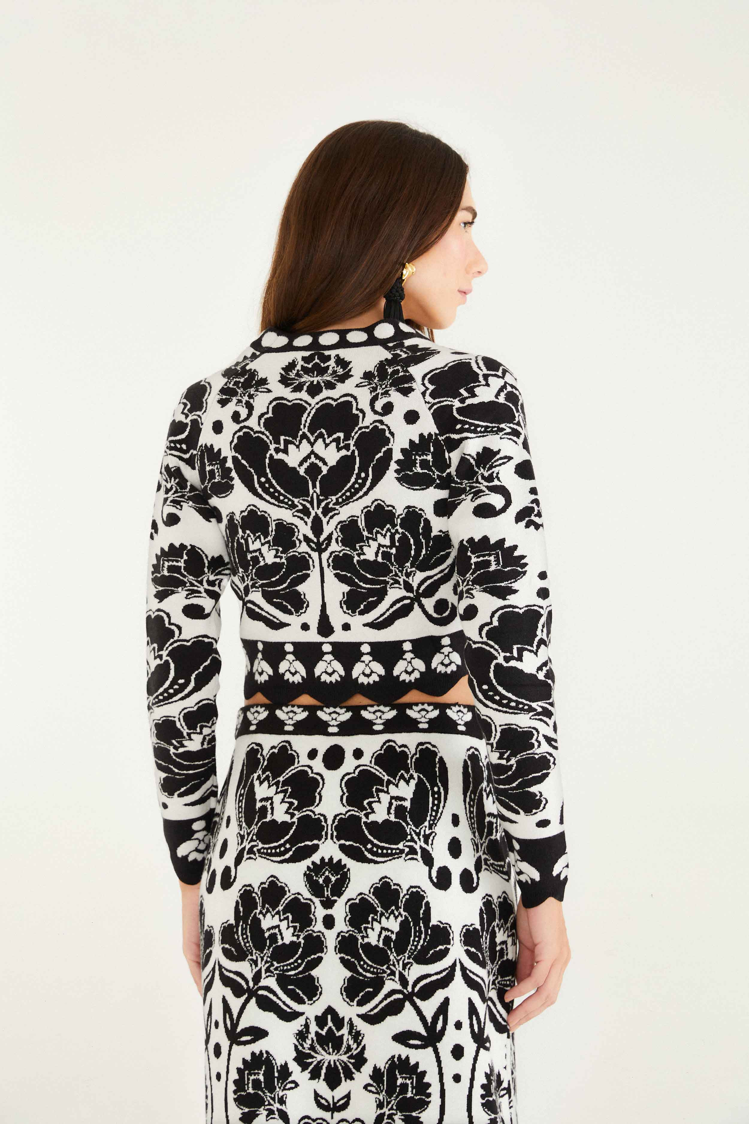 Black & White Floral Arabesque Knit Top - 4