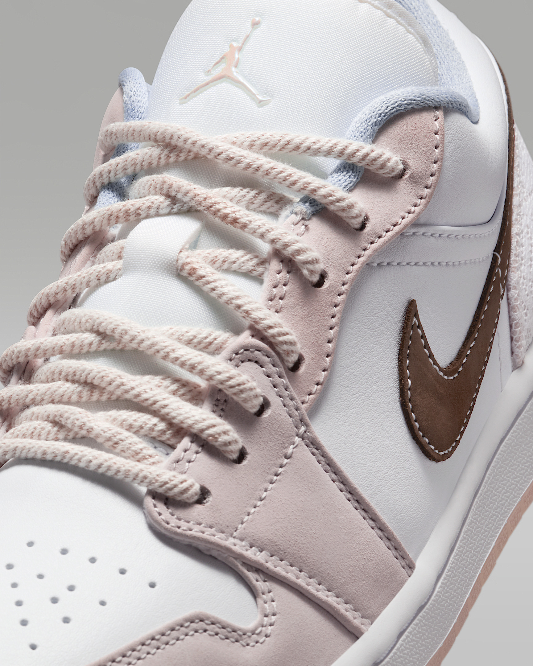 Air Jordan 1 Low Women's Shoes - 7