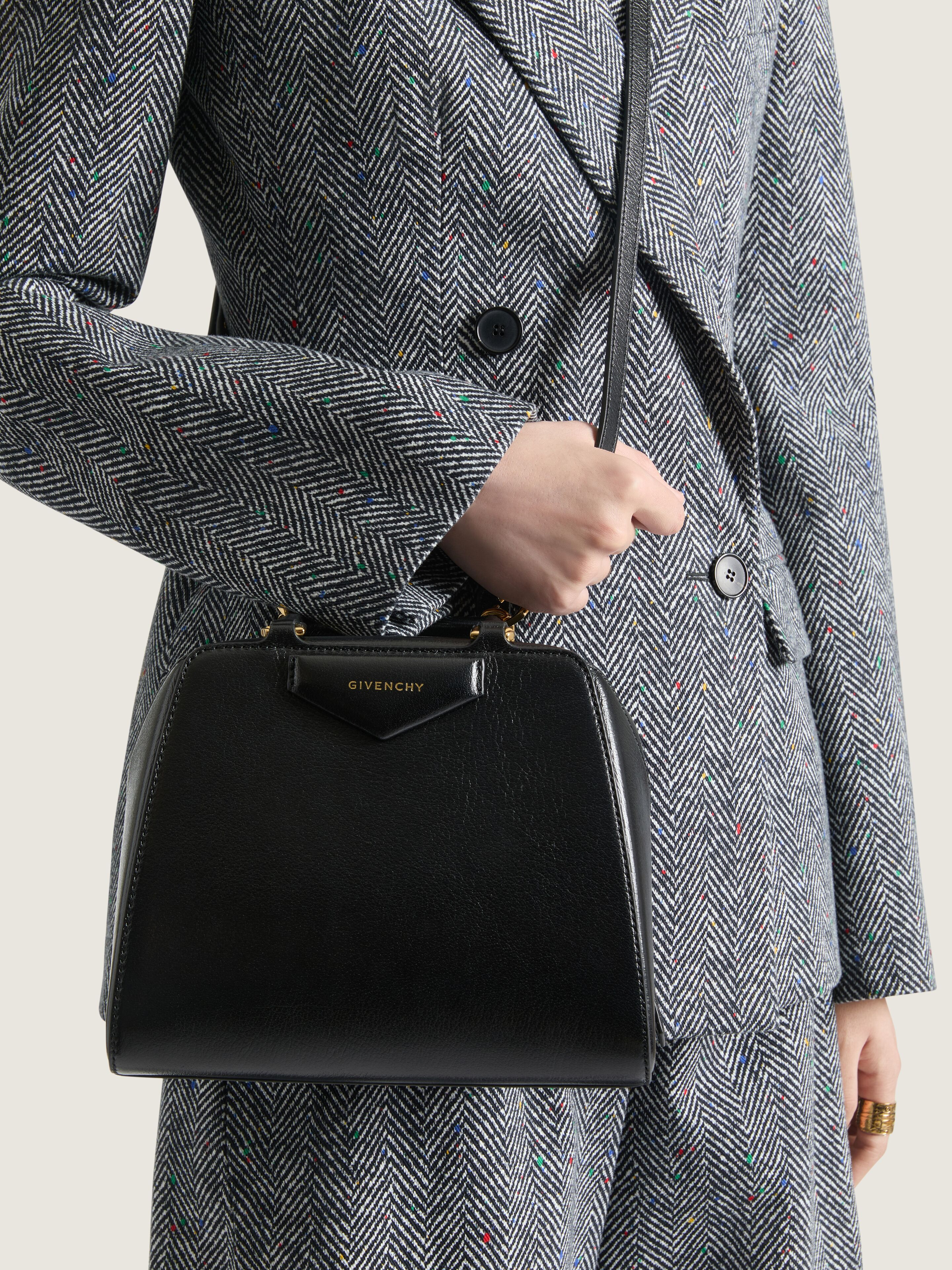 MINI ANTIGONA CUBE BAG IN LEATHER - 2