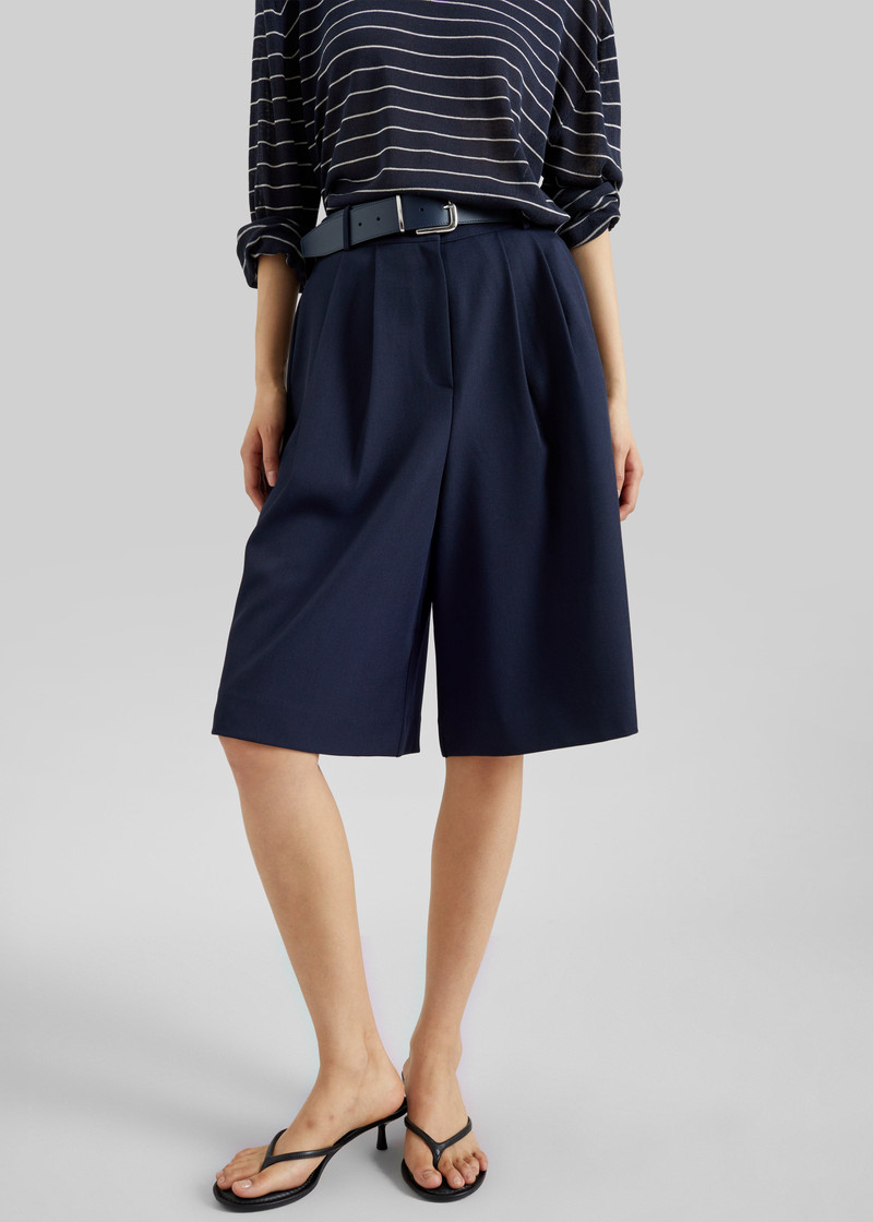 Martel Pleated Bermuda Shorts - Navy 3