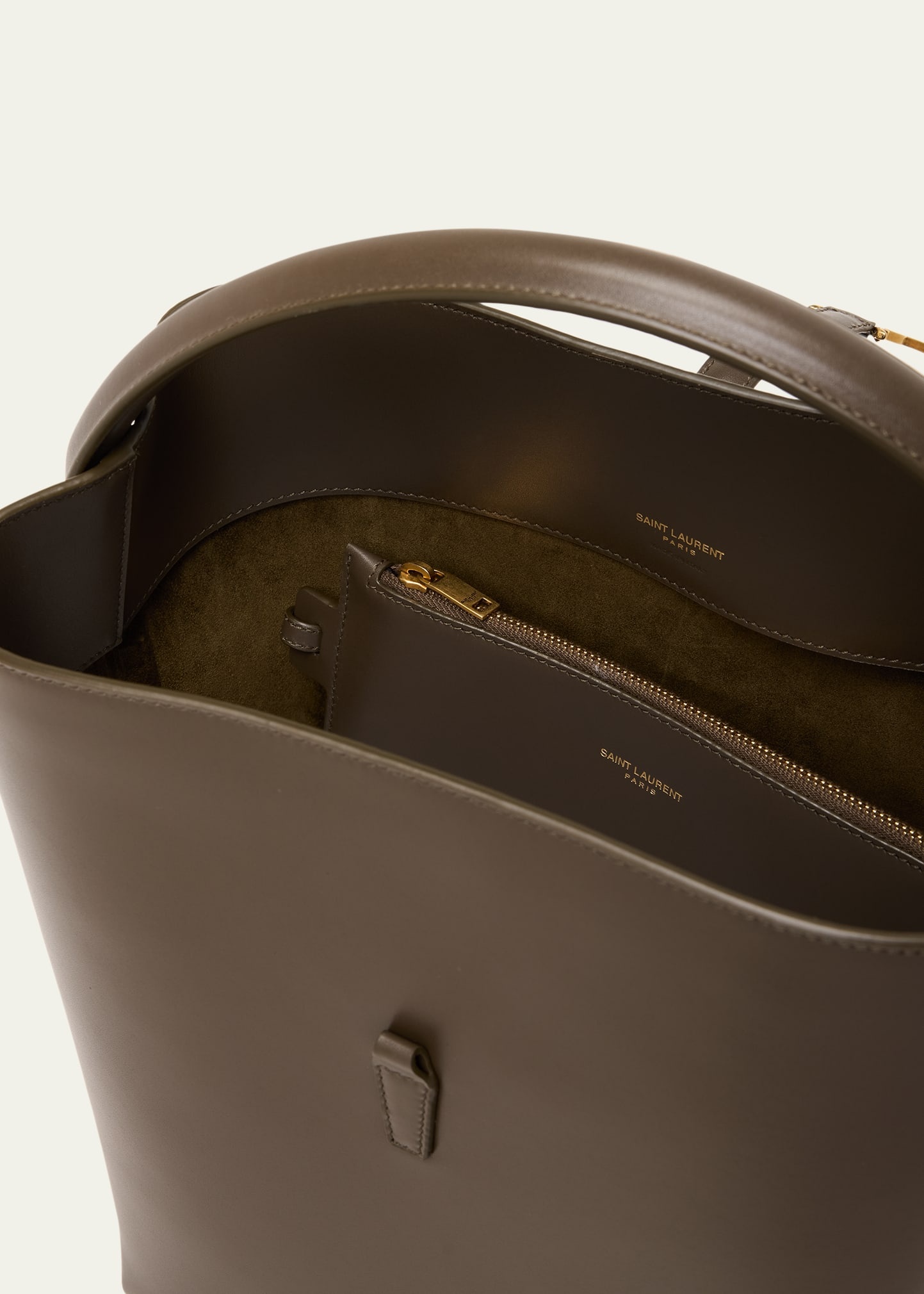Le 37 YSL Bucket Bag in Smooth Leather - 4