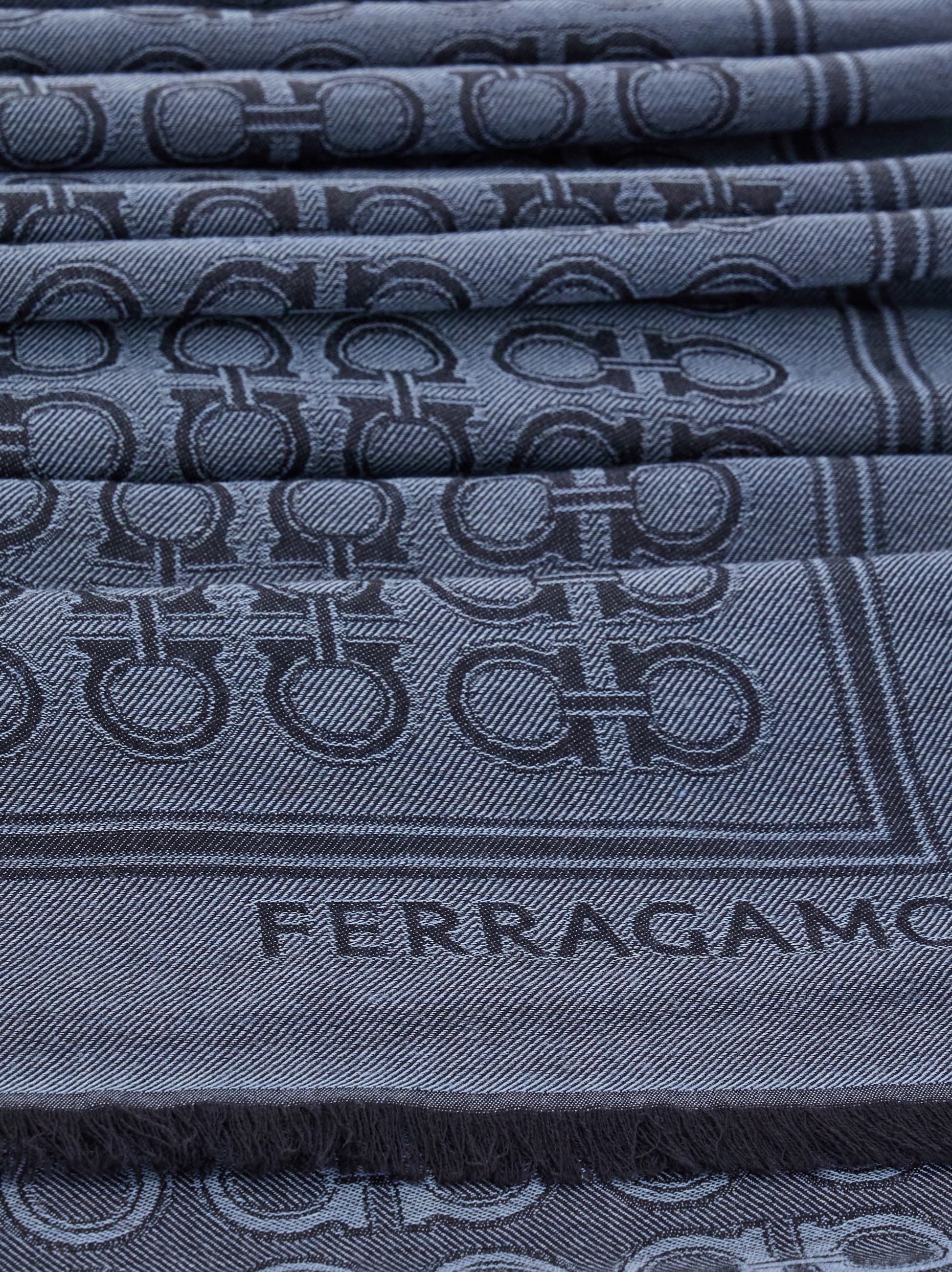Gancini square stole - 2