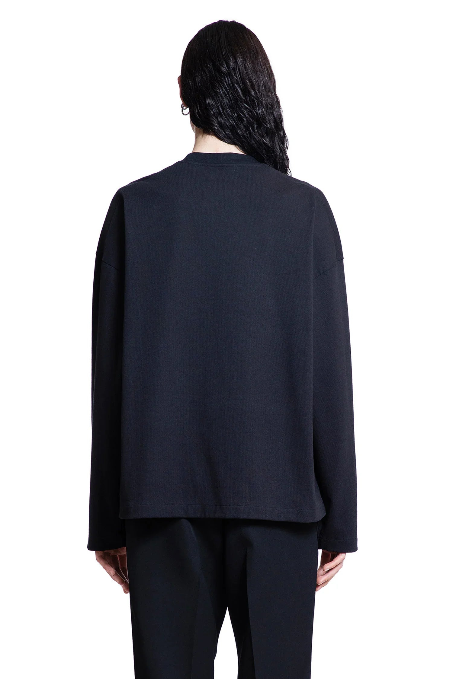 Long-Sleeve-Logo-T-Shirt - 3