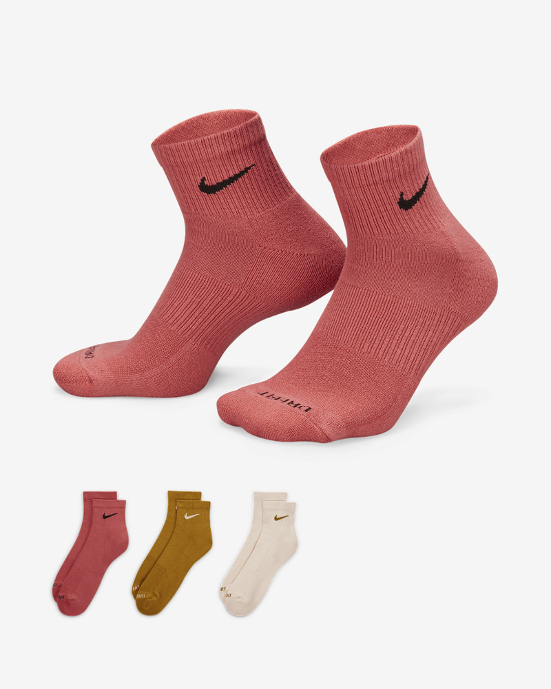 Nike Everyday Plus Cushioned Training Ankle Socks (3 Pairs) - 1