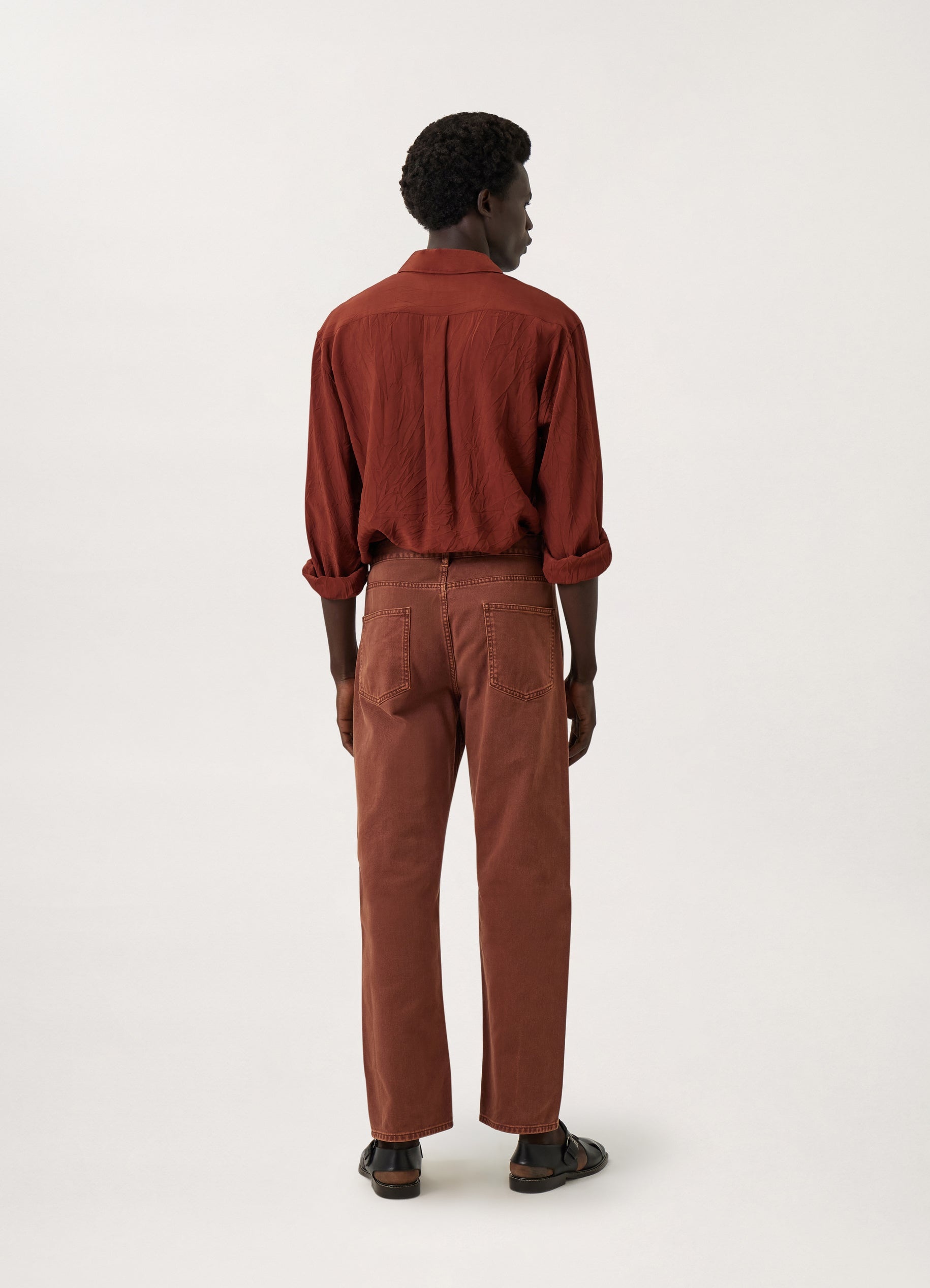 SEAMLESS JEANS
GARMENT DYED DENIM - 3