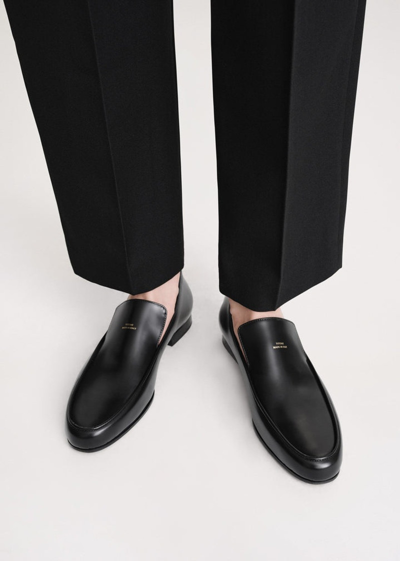 Totême The Oval Loafer black outlook