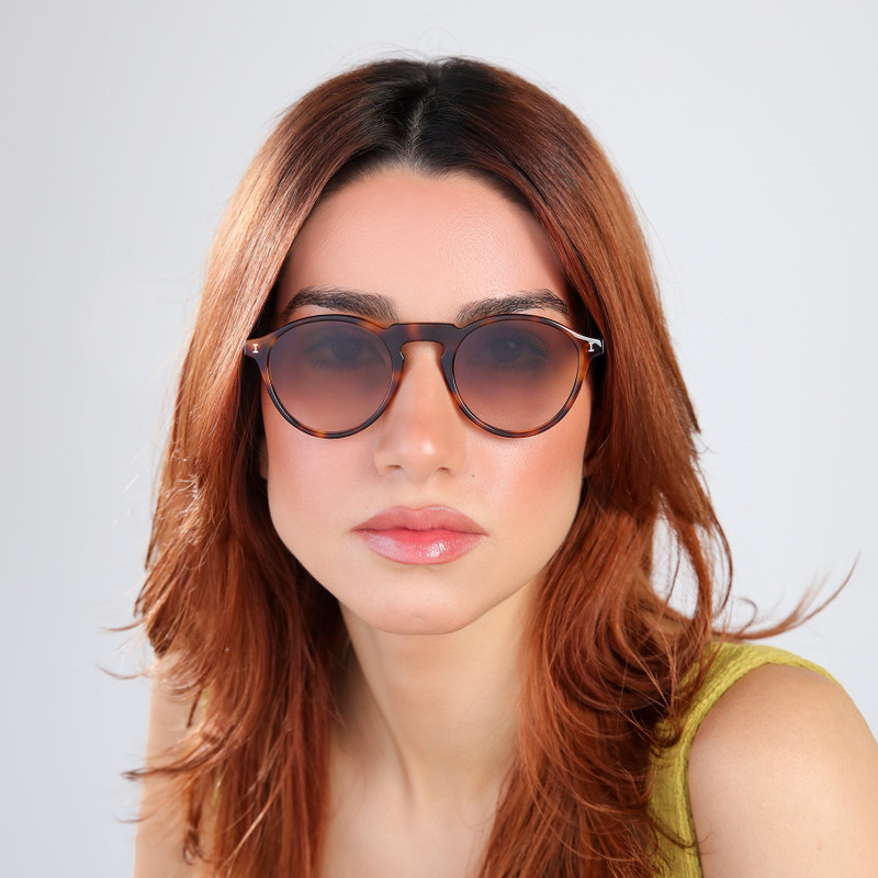 illesteva Capri Sunglasses outlook