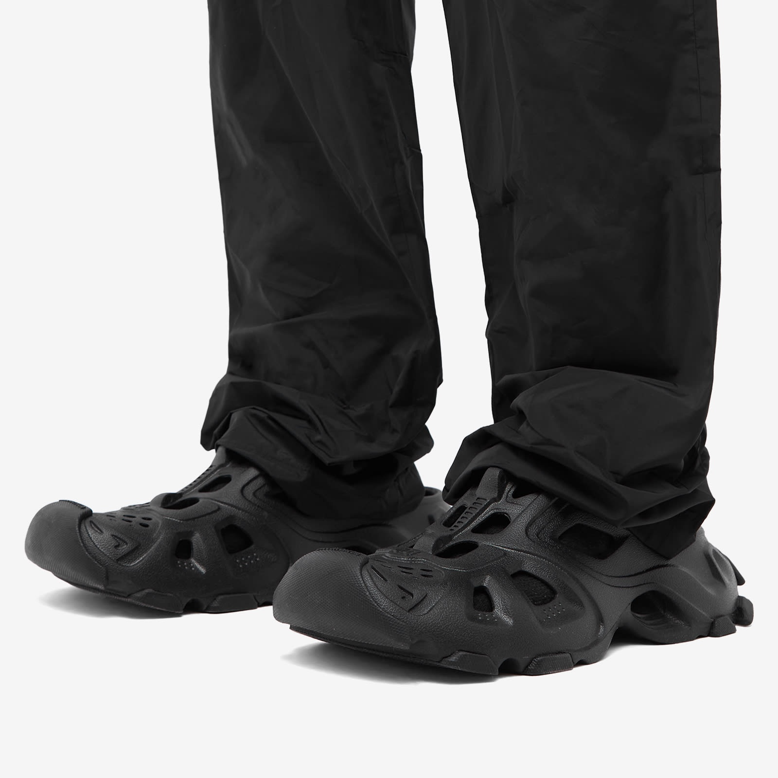 靴 BALENCIAGA HD MULE Balenciaga Hd Mule In Black in Black | FWRD