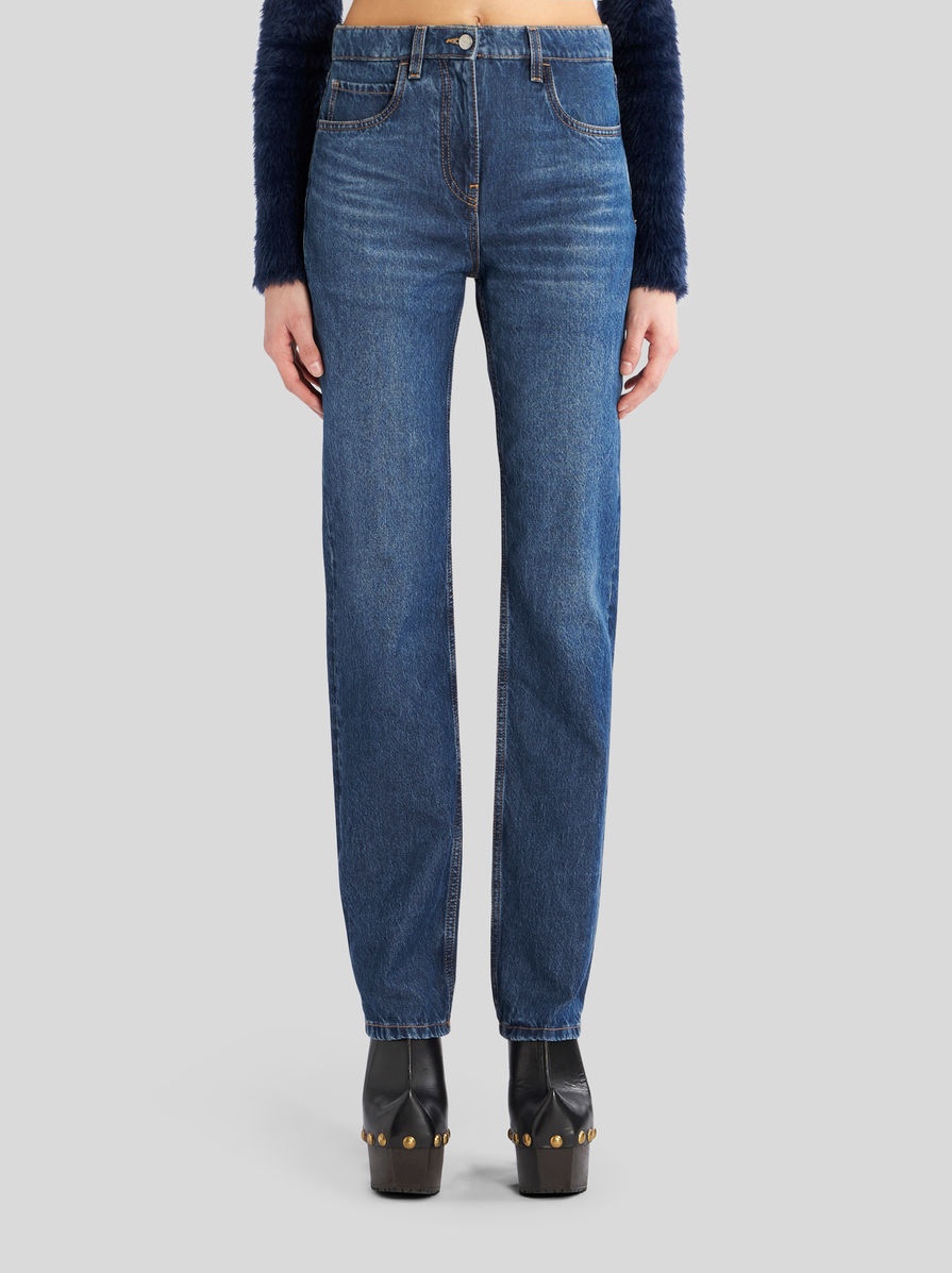 JEANS WITH EMBROIDERED POCKETS - 2