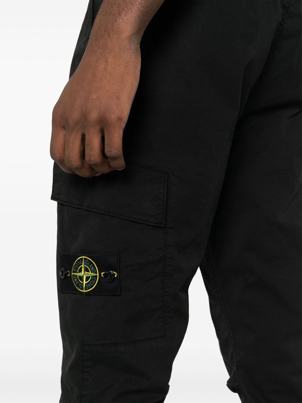 Compass-badge tapered trousers - 5