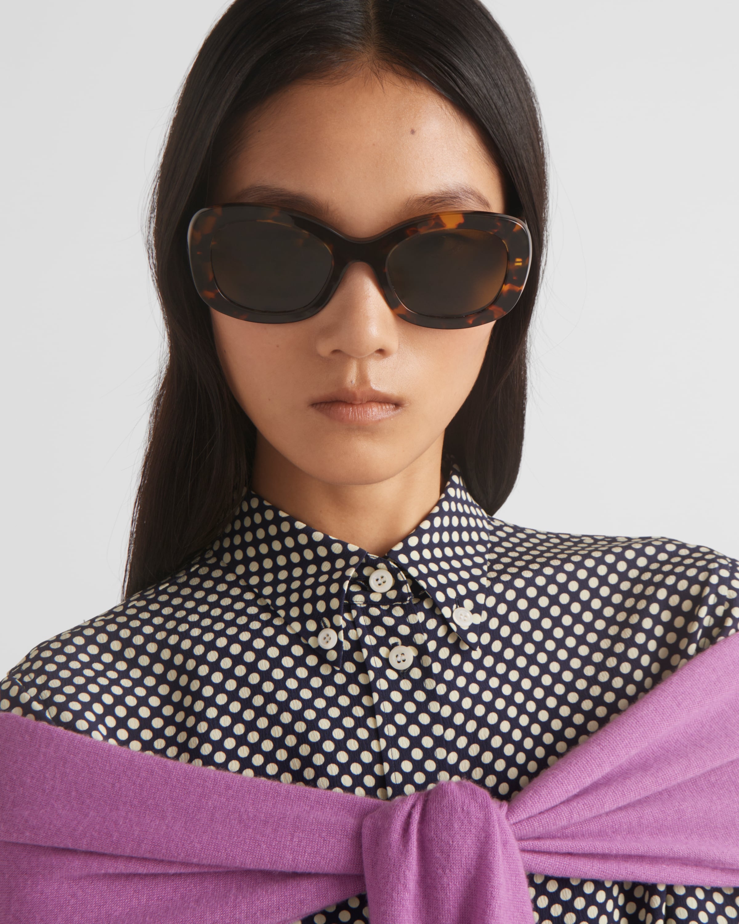 Sunglasses with the Prada logo - 6