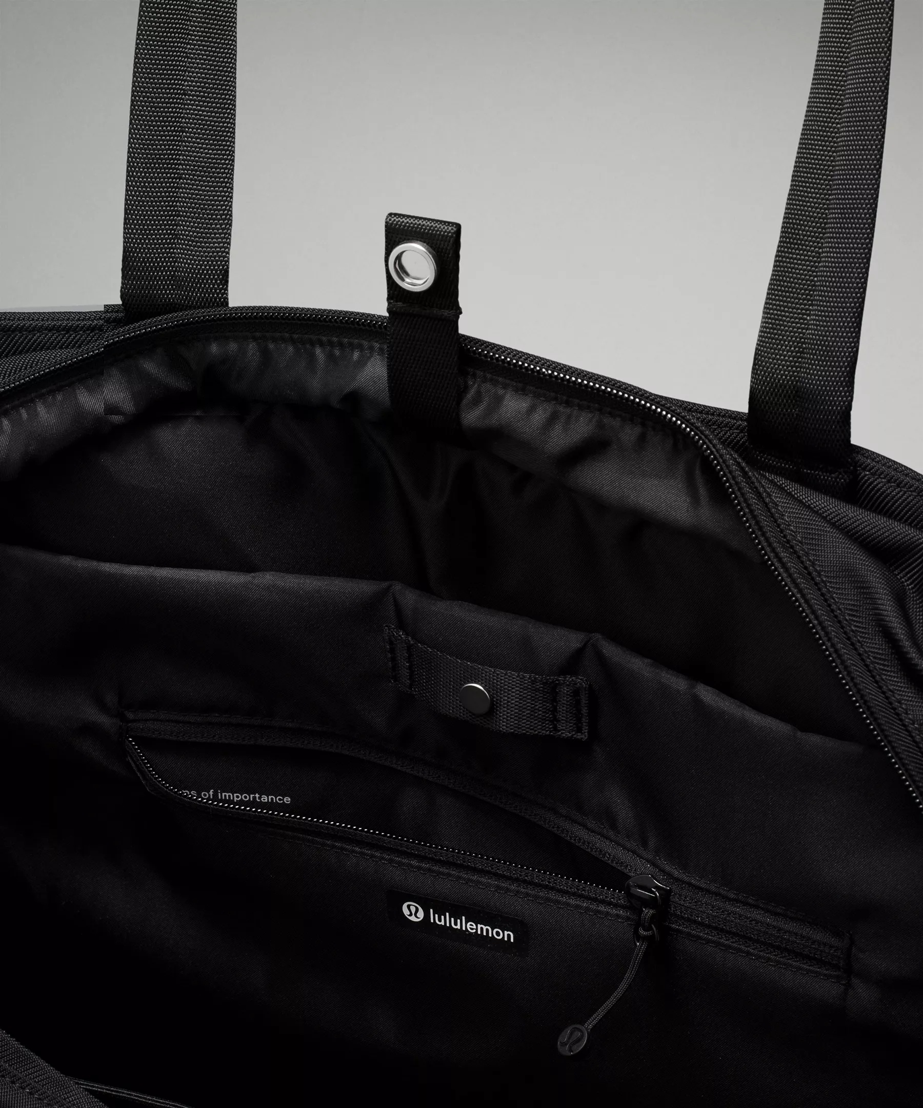 City Essentials Bag 25L - 4