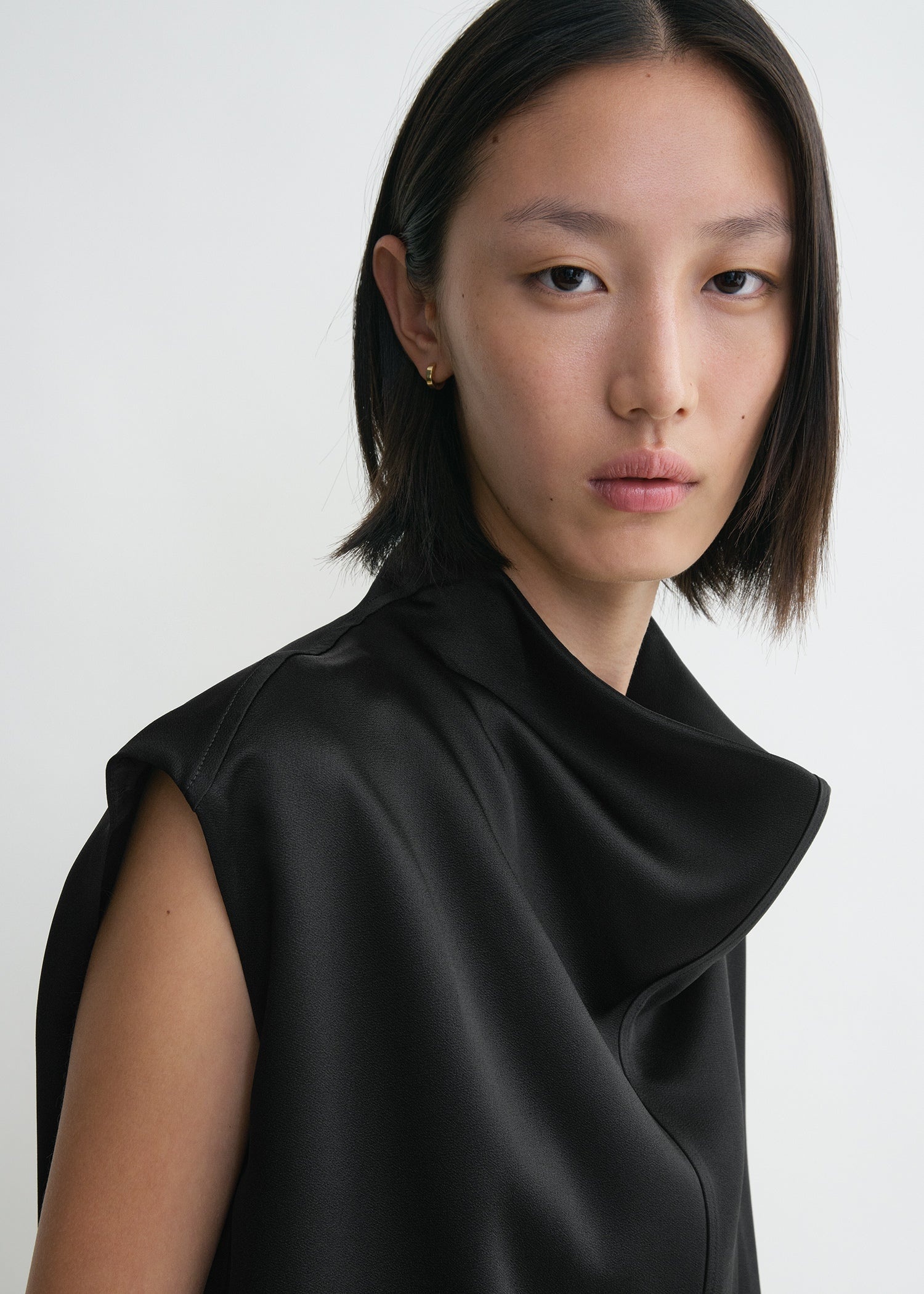 Sleeveless funnel-neck top black - 5