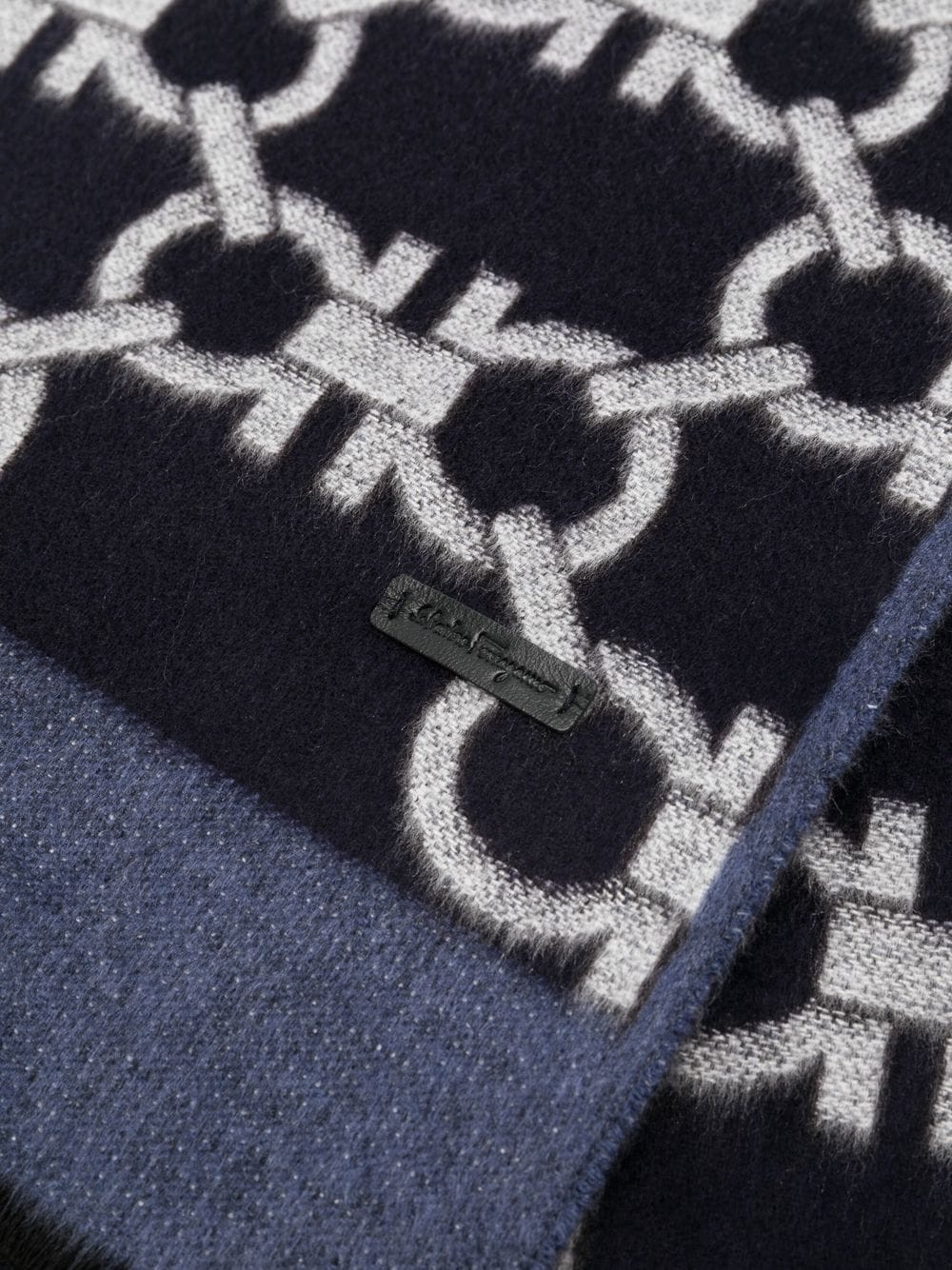 Gancini-pattern knitted scarf - 3