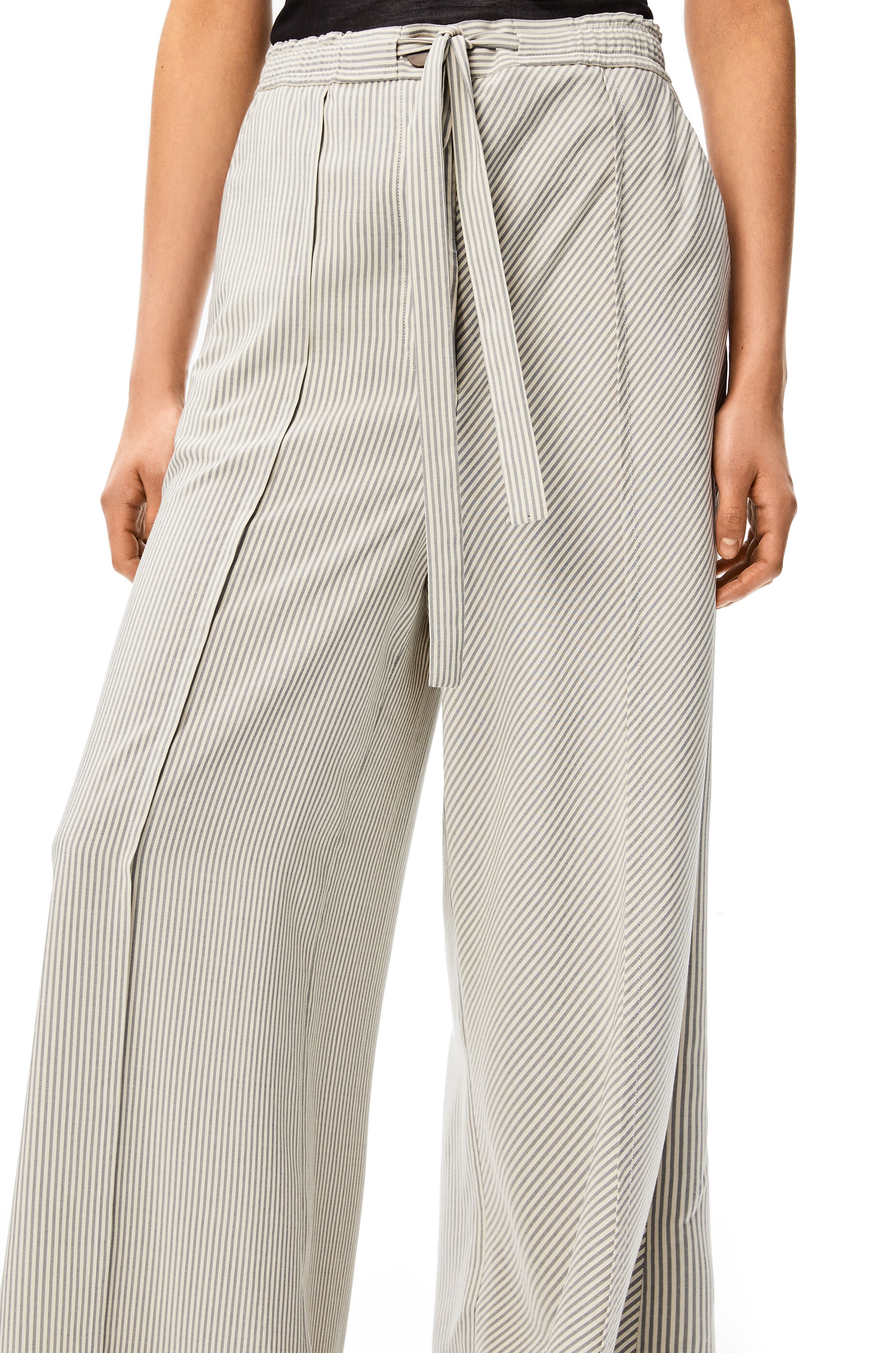 Drawstring fluid trousers in striped silk - 5