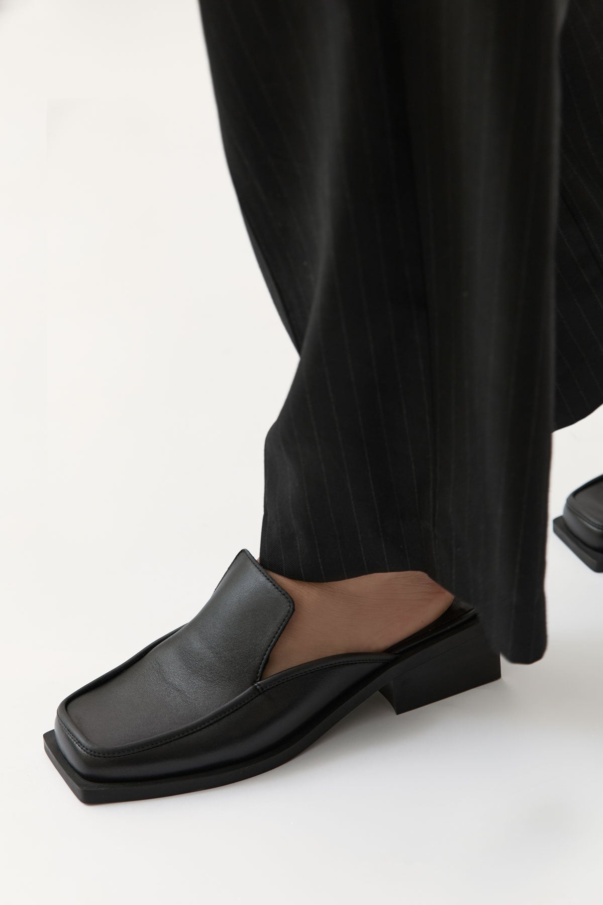 Square Toe Mule - Black - 2