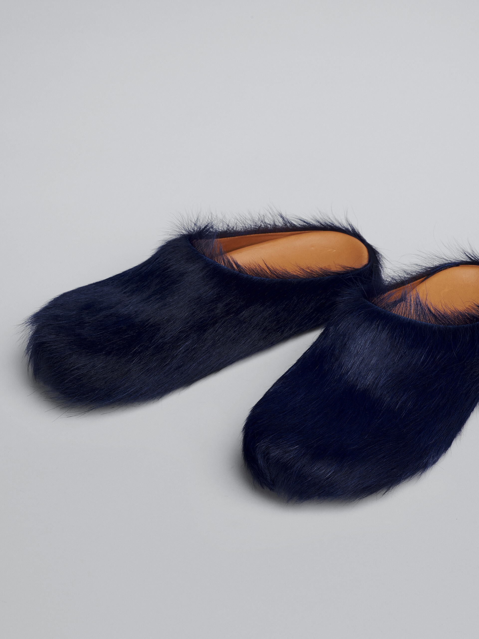 BLUE LONG HAIR CALFSKIN FUSSBETT SABOT - 5