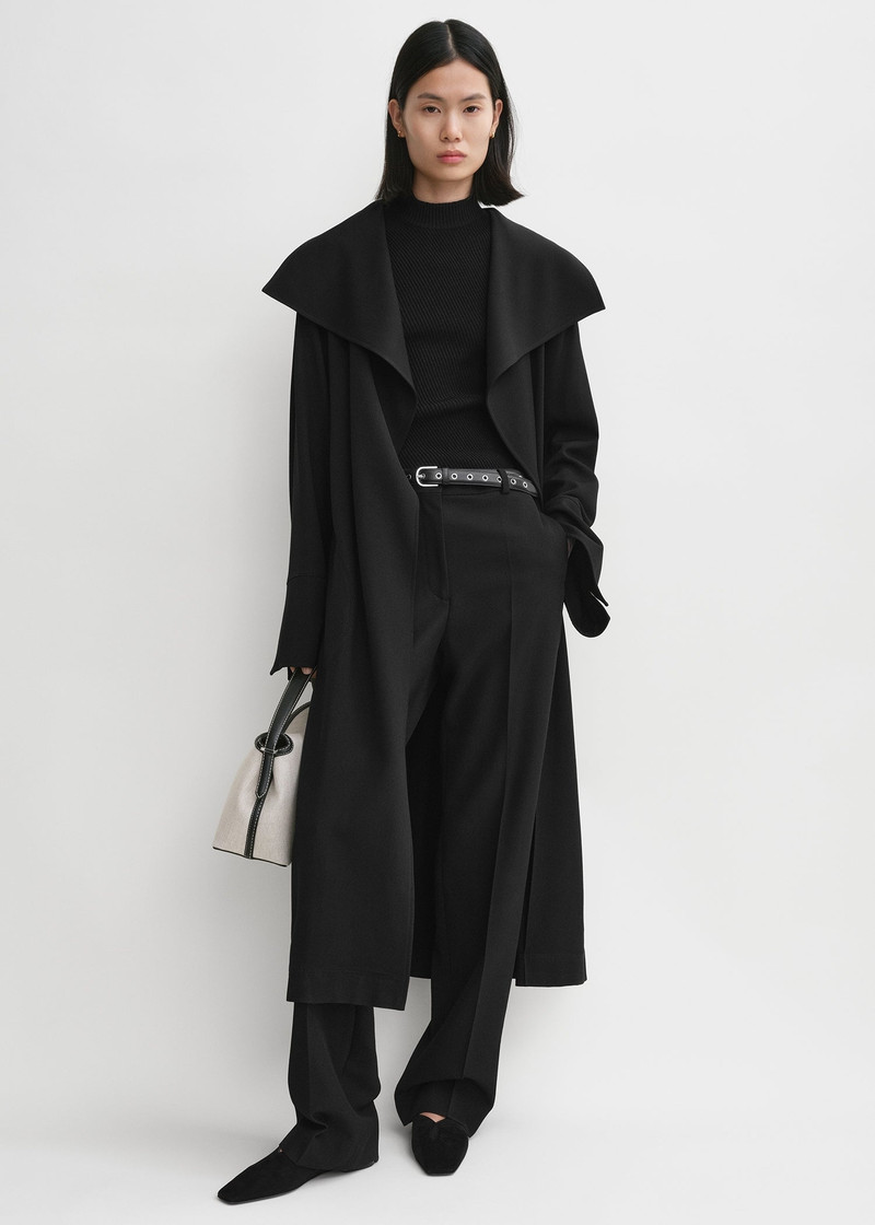 Totême Signature twill coat black outlook