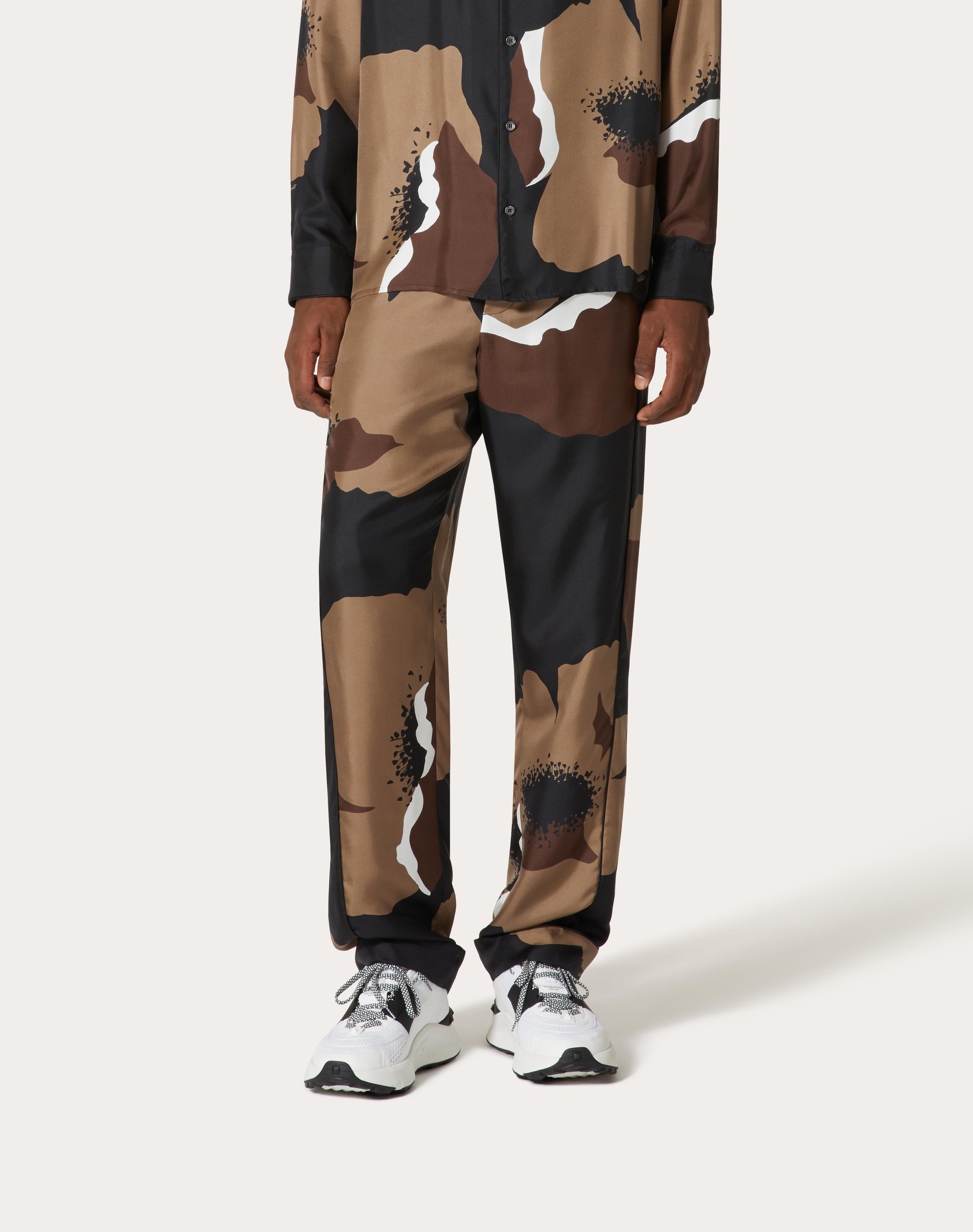 SILK TWILL PAJAMA PANTS WITH VALENTINO FLOWER PORTRAIT PRINT - 3