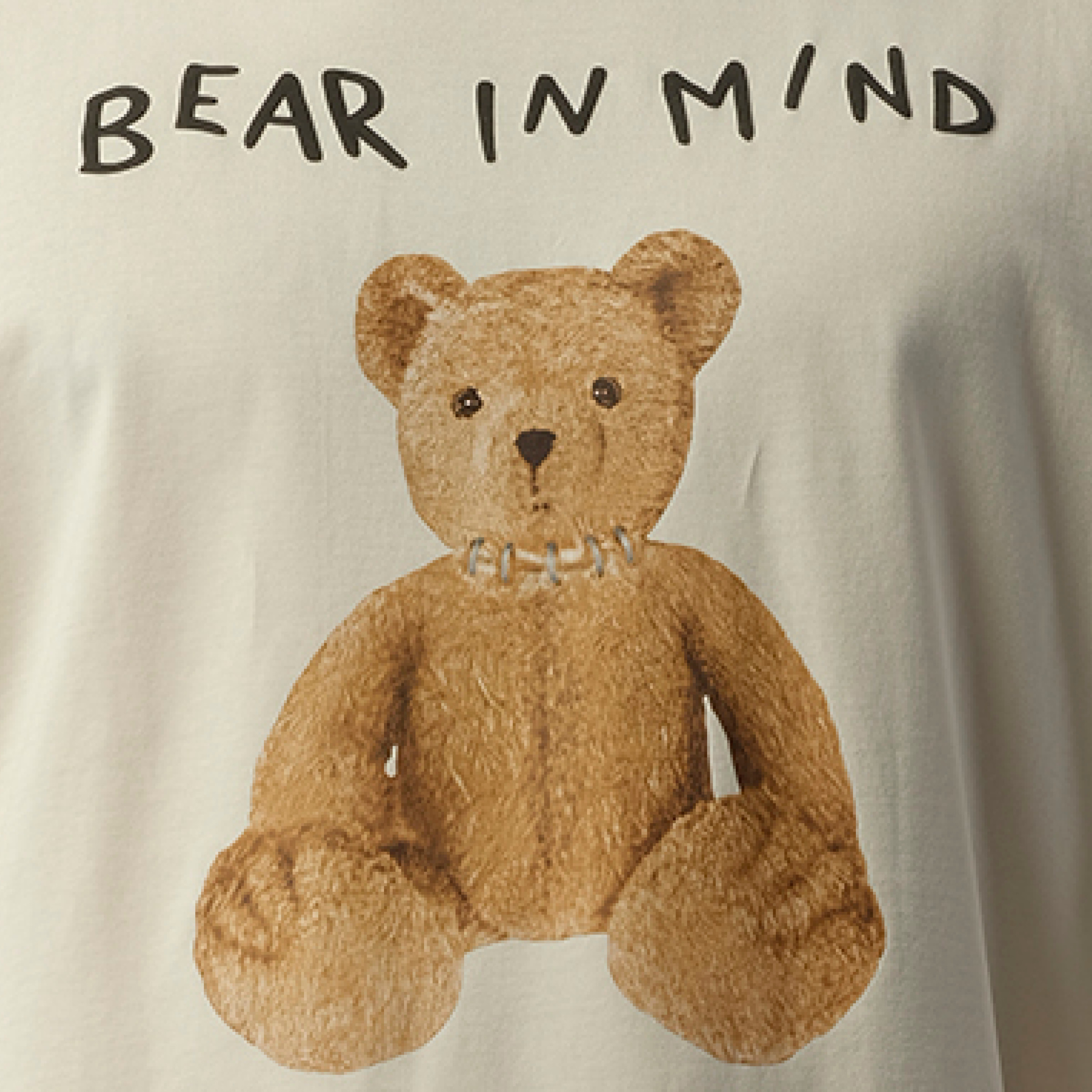 Bear in Mind Oversize T-Shirt in Off White/Brown - 3