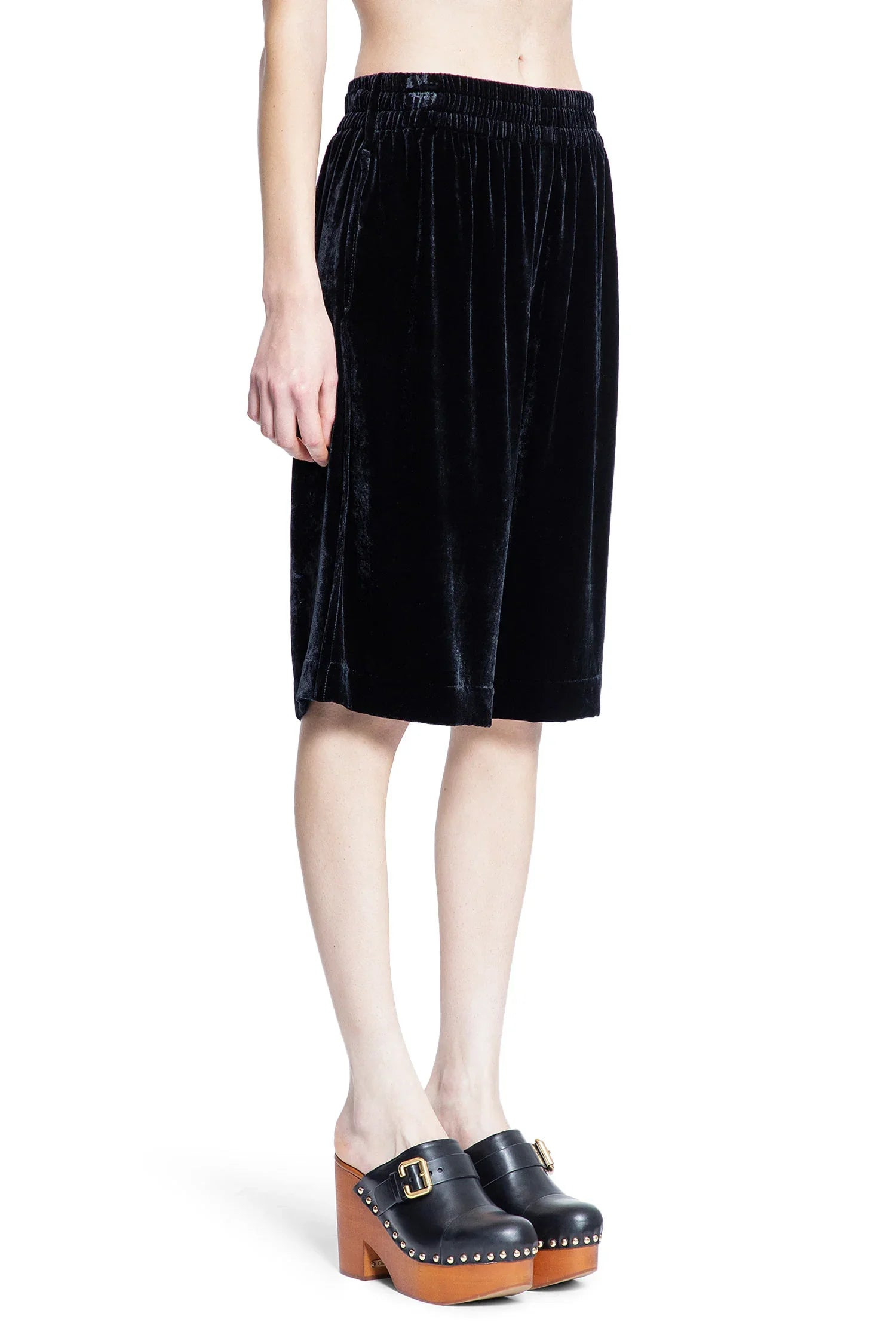 Fluid-Bermuda-Shorts-In-Liquid-Velvet - 3