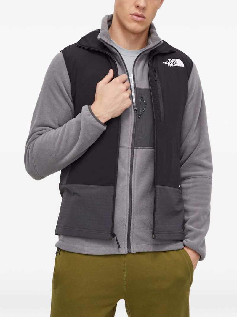logo-detail zip gilet 1