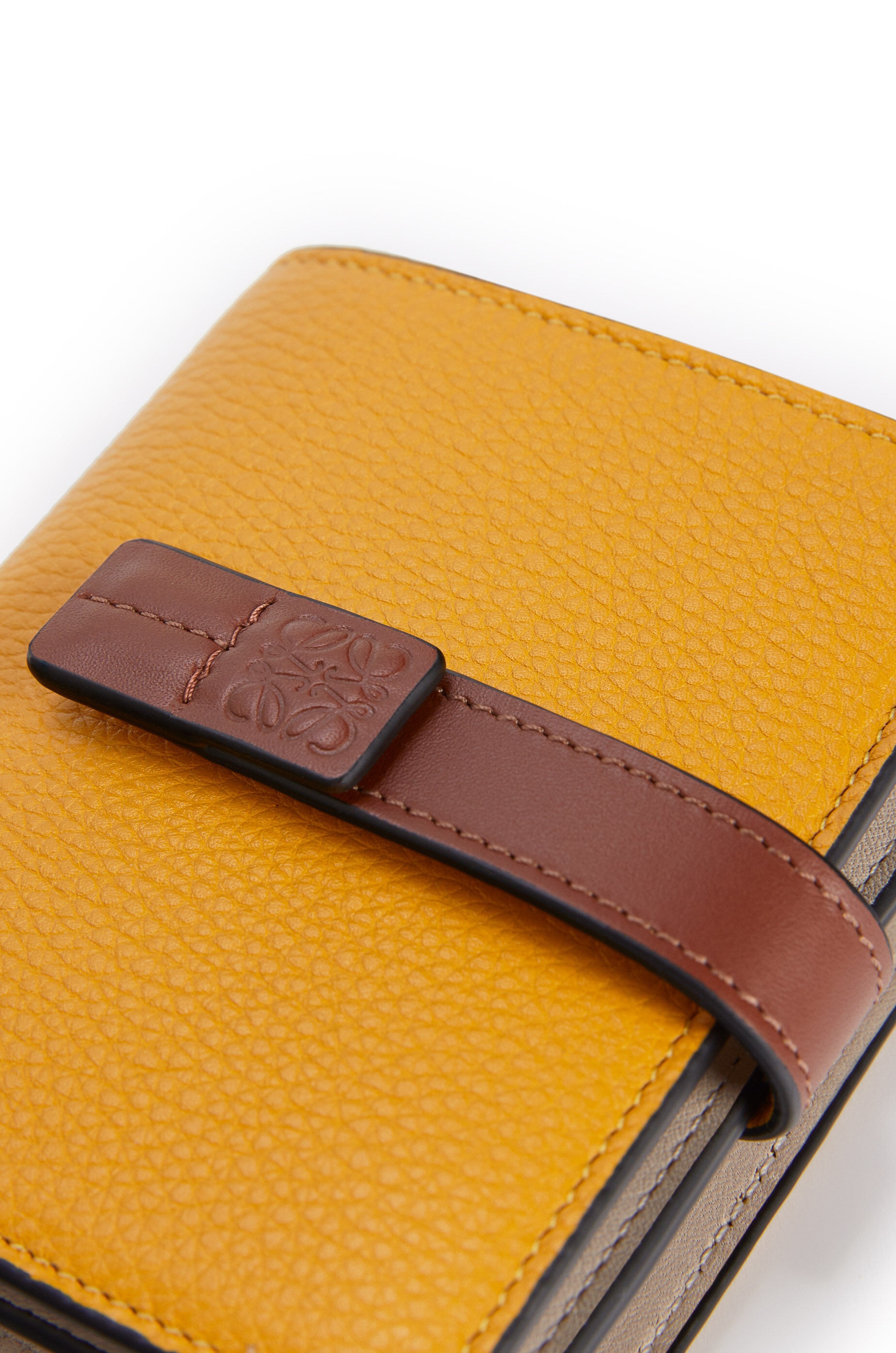 Compact zip wallet in soft grained calfskin - 4