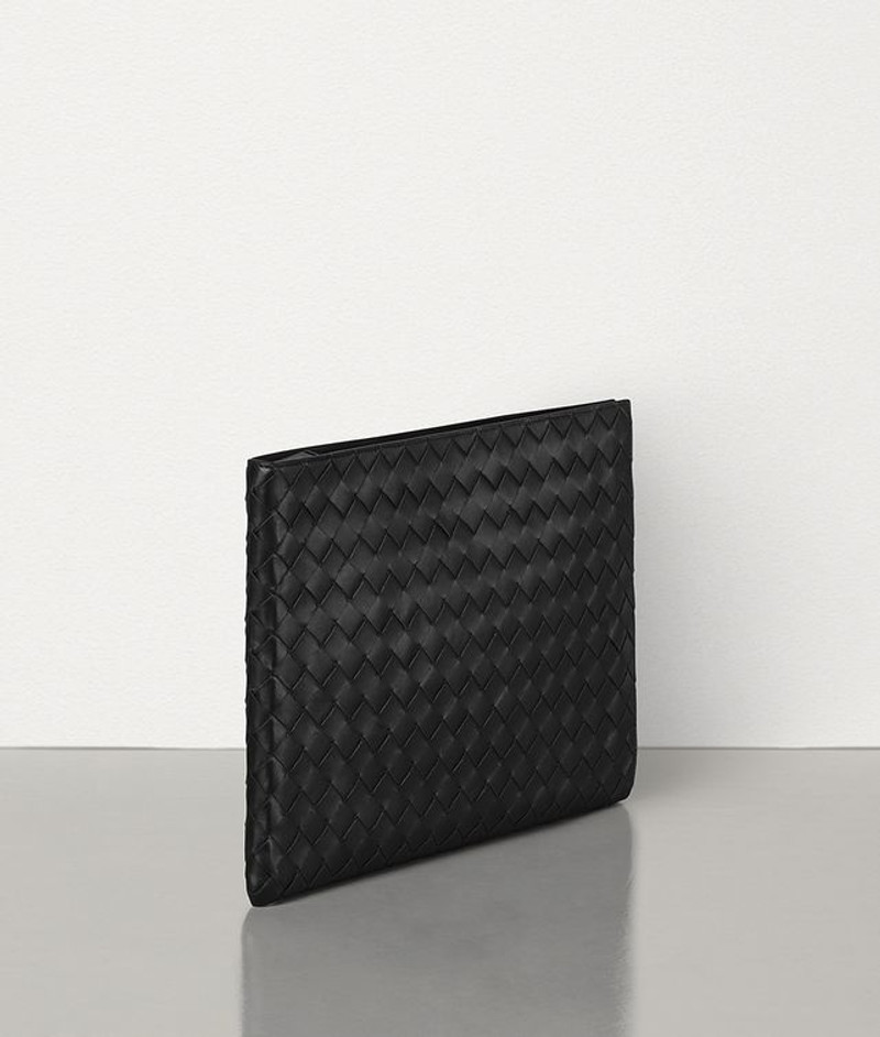 Bottega Veneta POUCH outlook