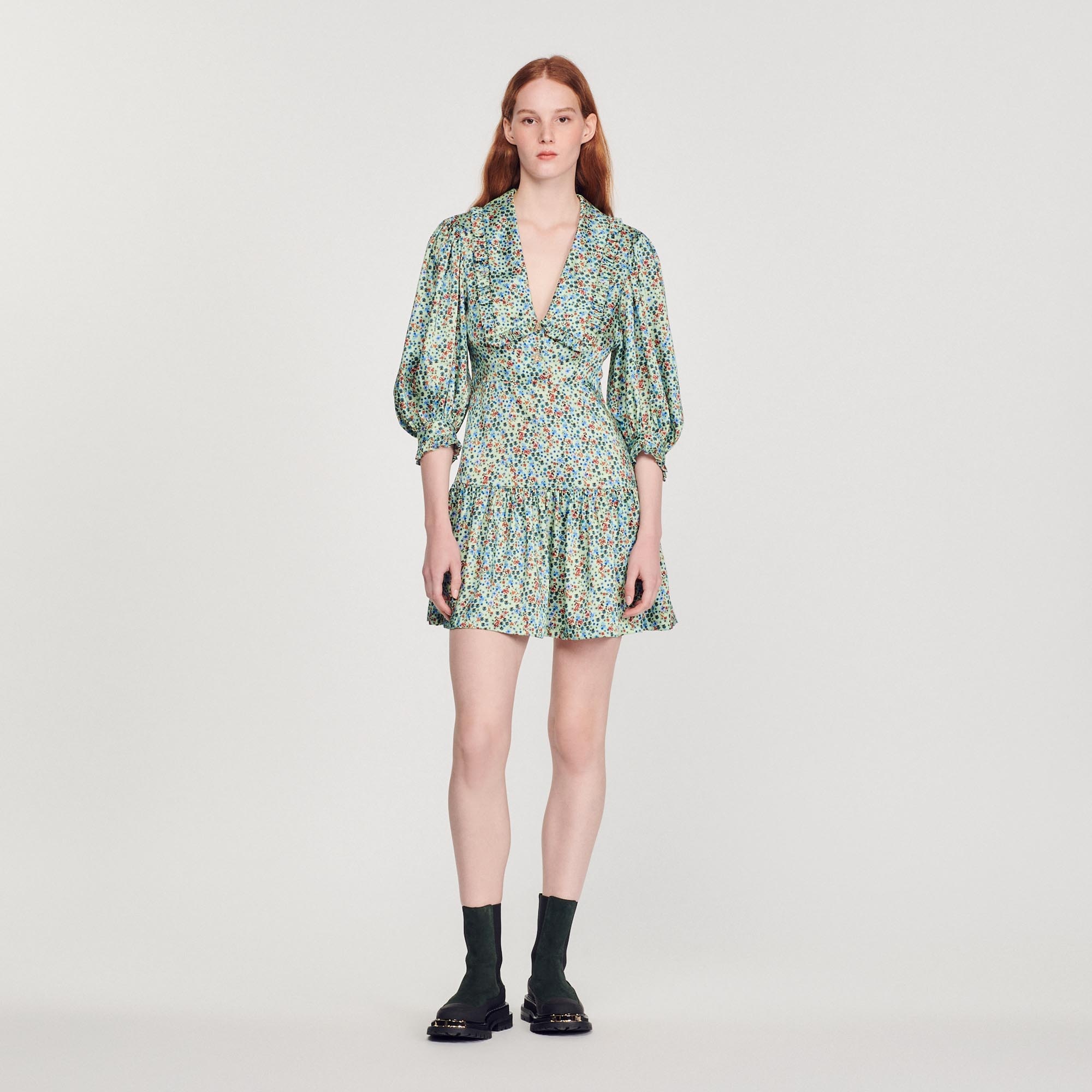 Short flowing dress with floral print - 3
