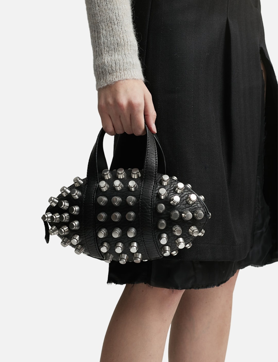 送料関税込み Alexander Wang Kong Trap Studded ハンドバッグ kong trap studded handbag in lambskin leather in BLACK