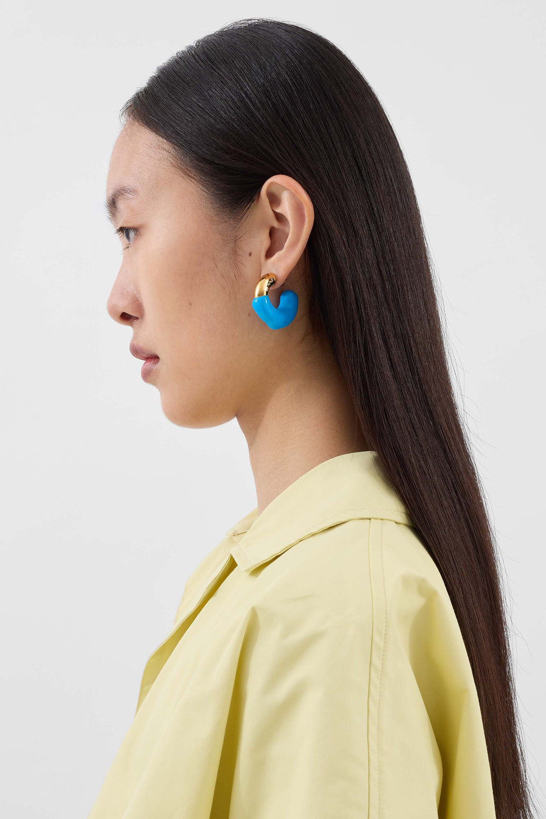 SMALL RUBBERIZED EARRINGS GOLD / light blue - 3