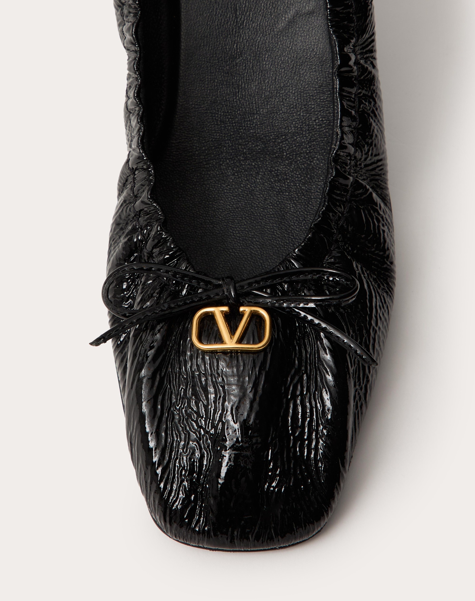 VLOGO SIGNATURE PATENT LEATHER BALLERINA - 5