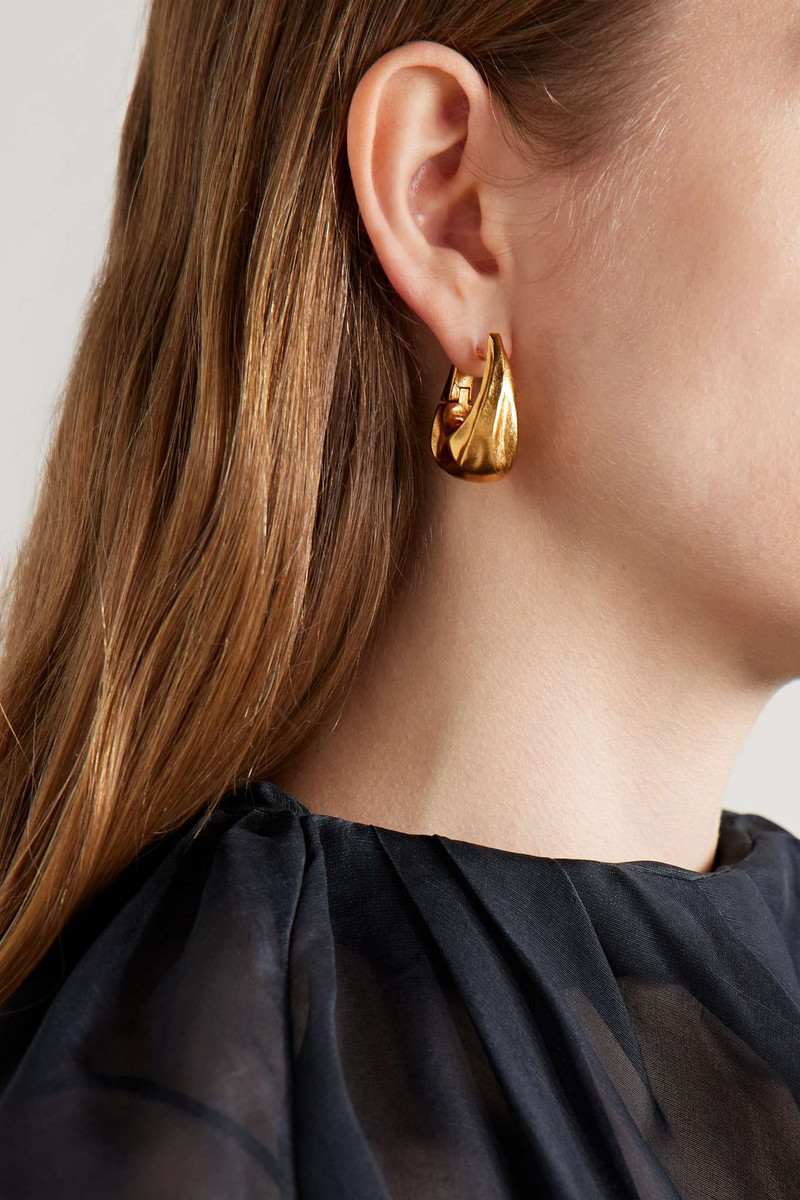 KHAITE Olivia small gold-tone hoop earrings outlook