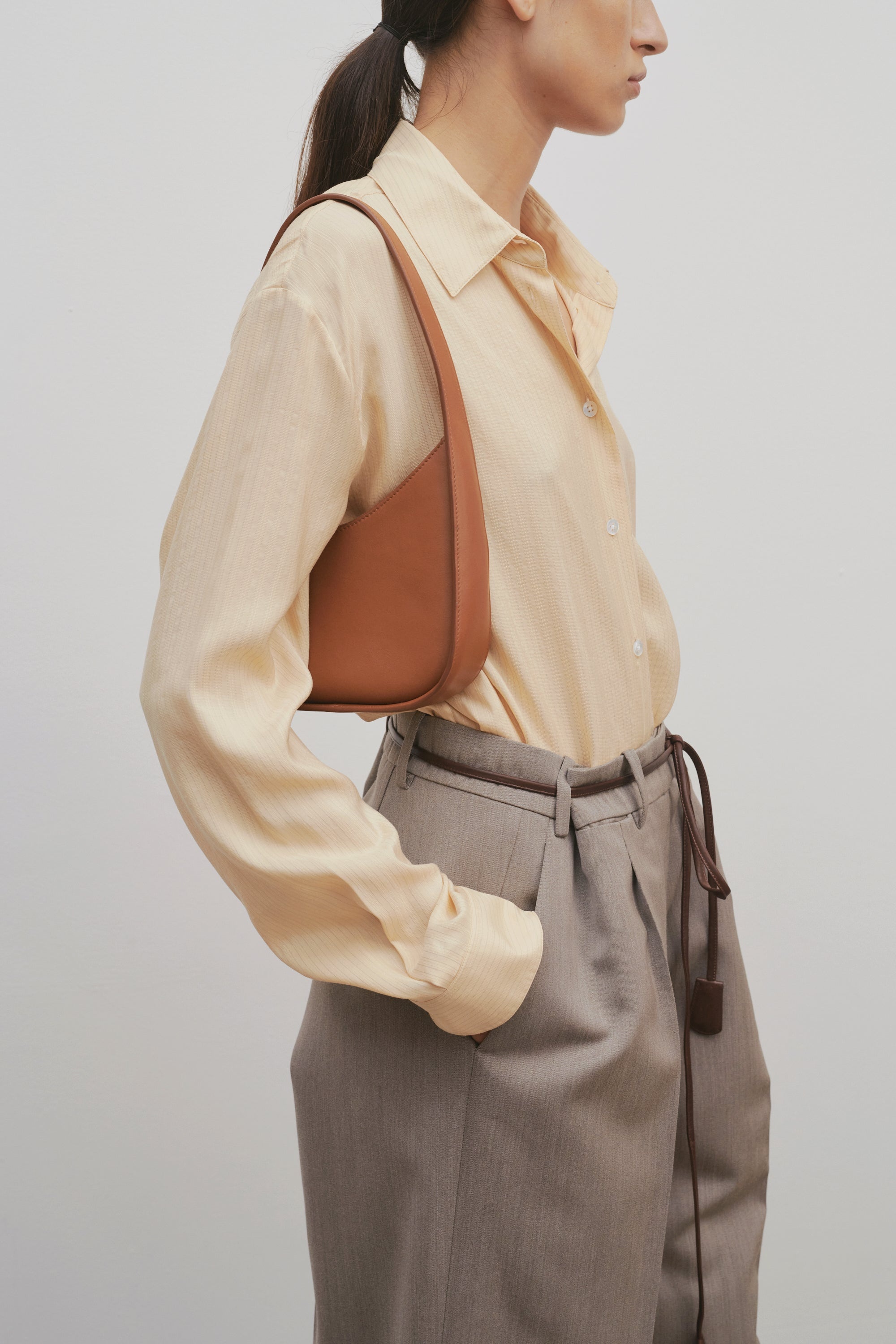 Half Moon Bag in Leather - 4