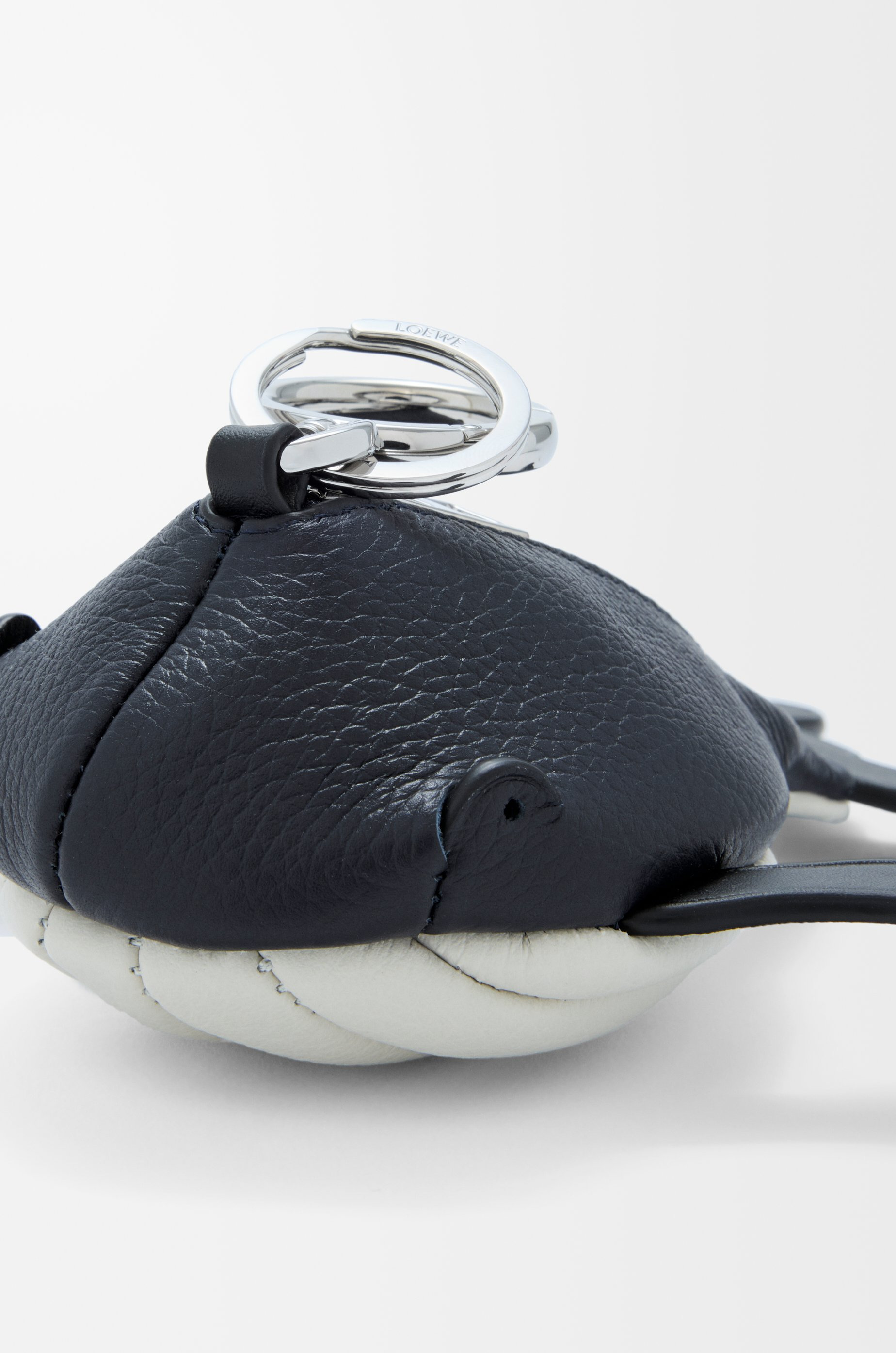 Whale charm in classic calfskin - 4