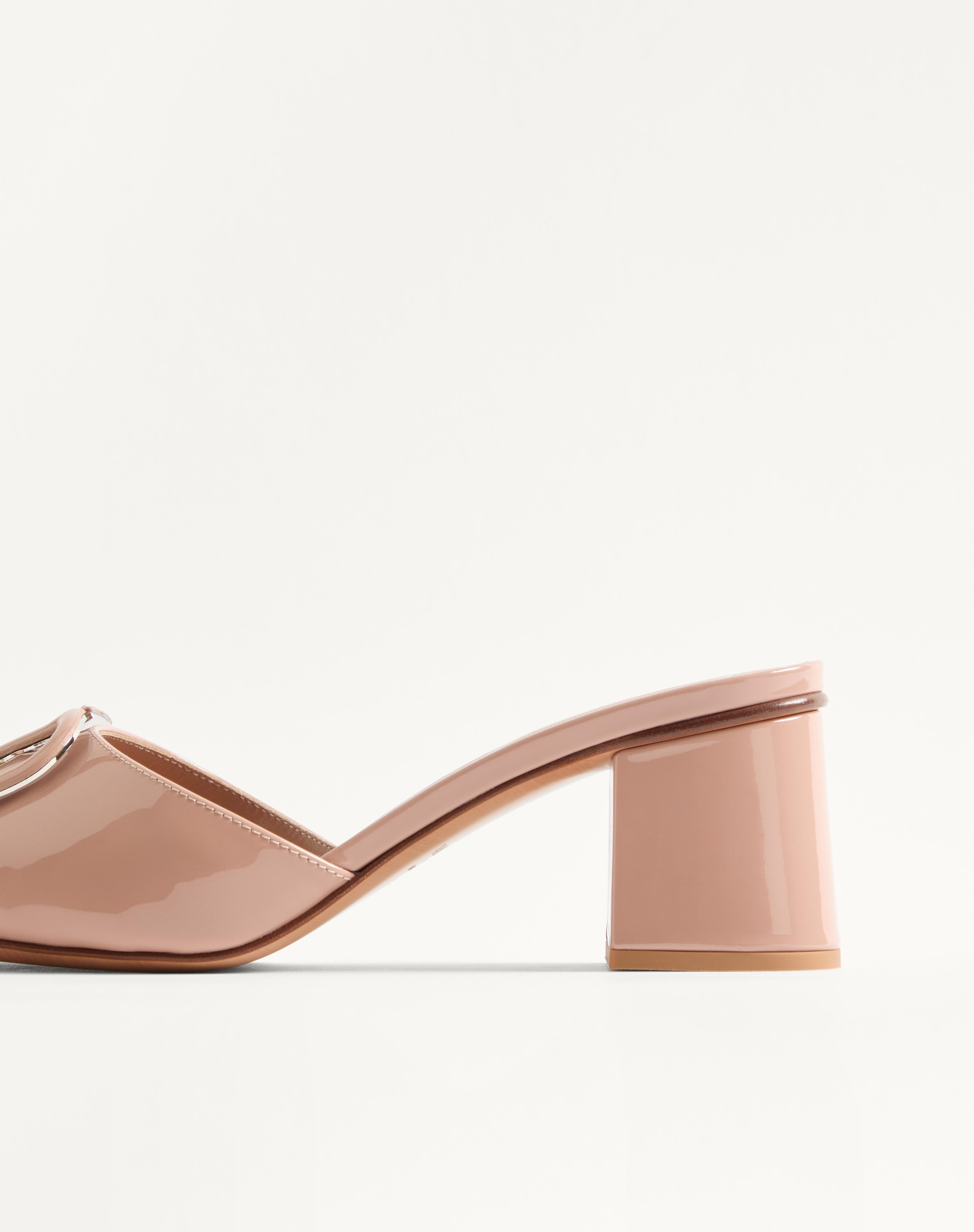 VLOGO SIGNATURE PATENT LEATHER SLIDE SANDAL 60MM - 7