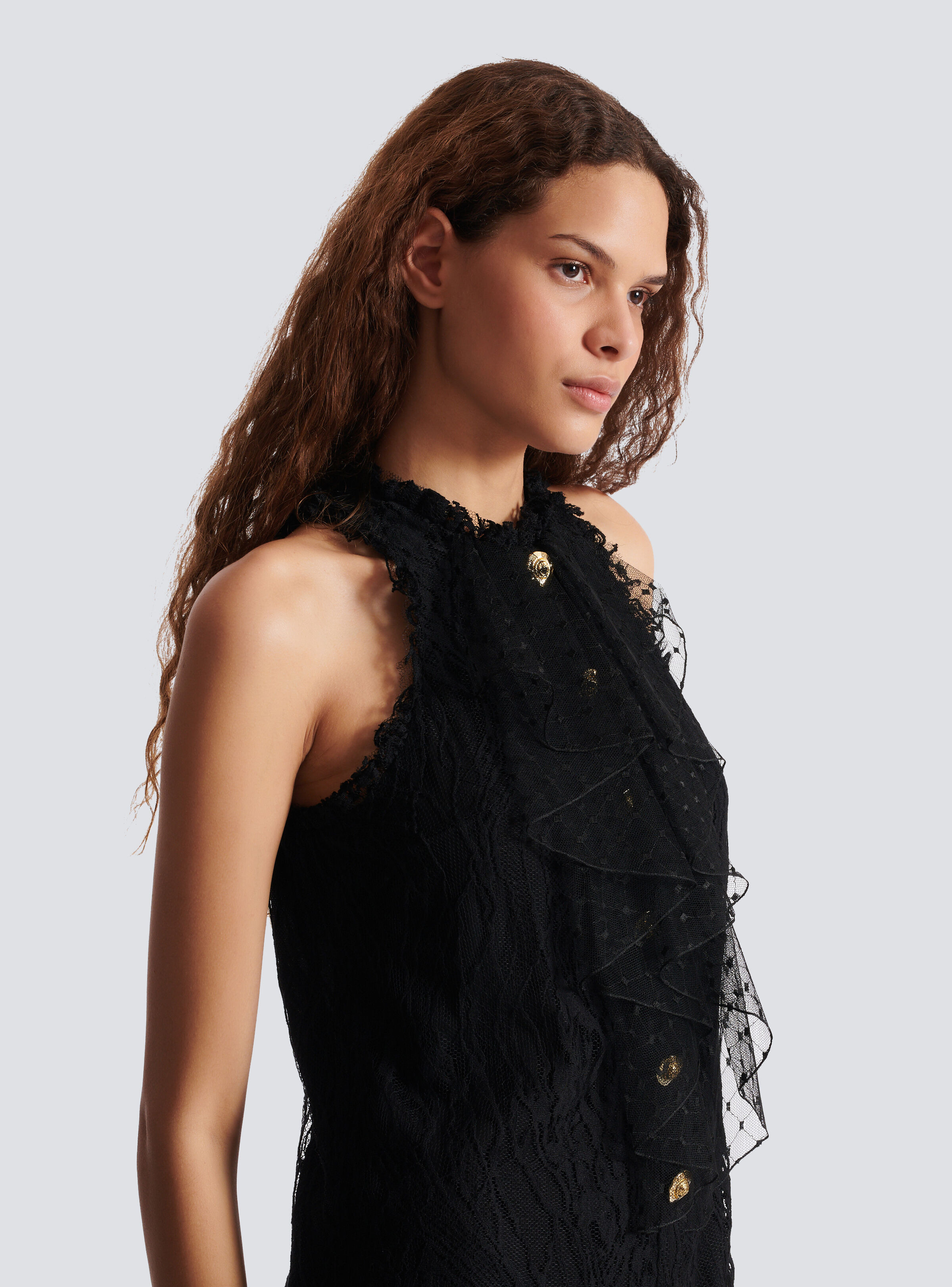 Flowing lace and feather dress - 7