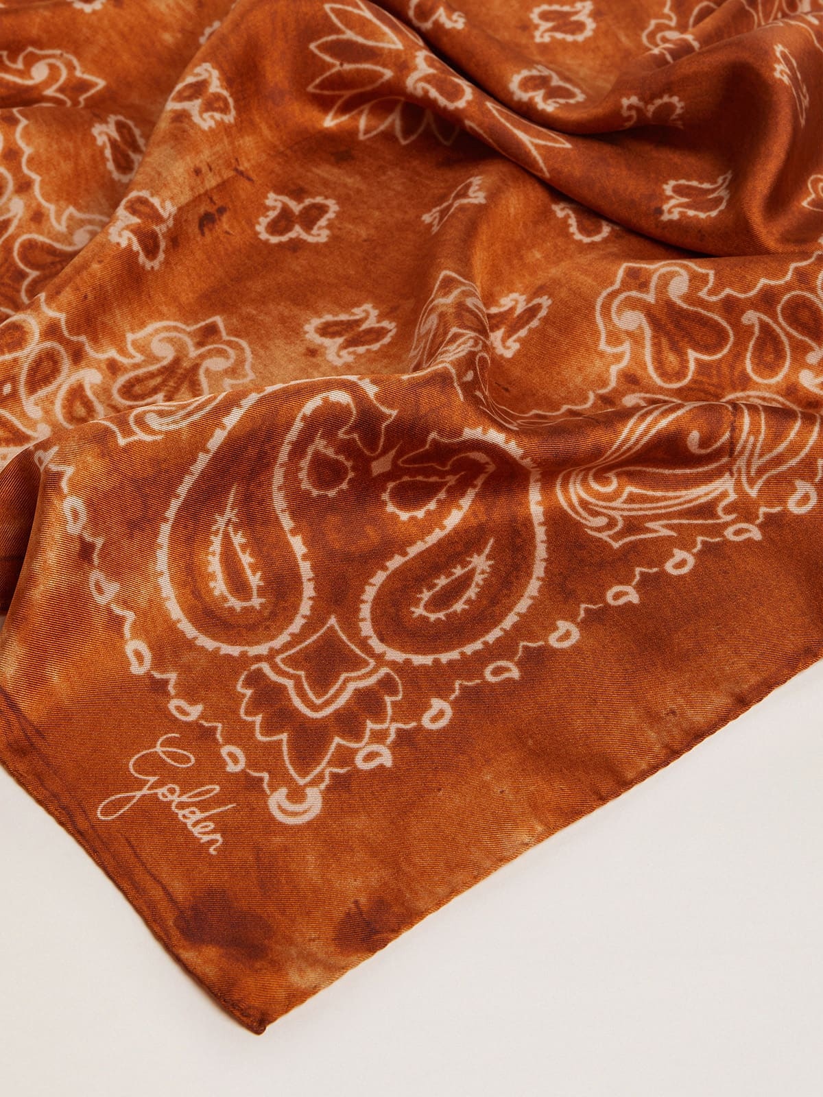 Terracotta-colored Golden Collection scarf with paisley pattern - 2
