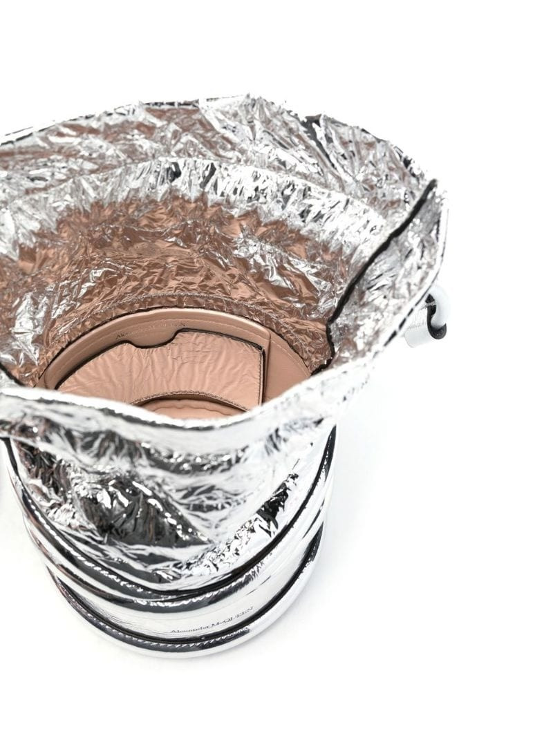 The Curve bucket bag 5