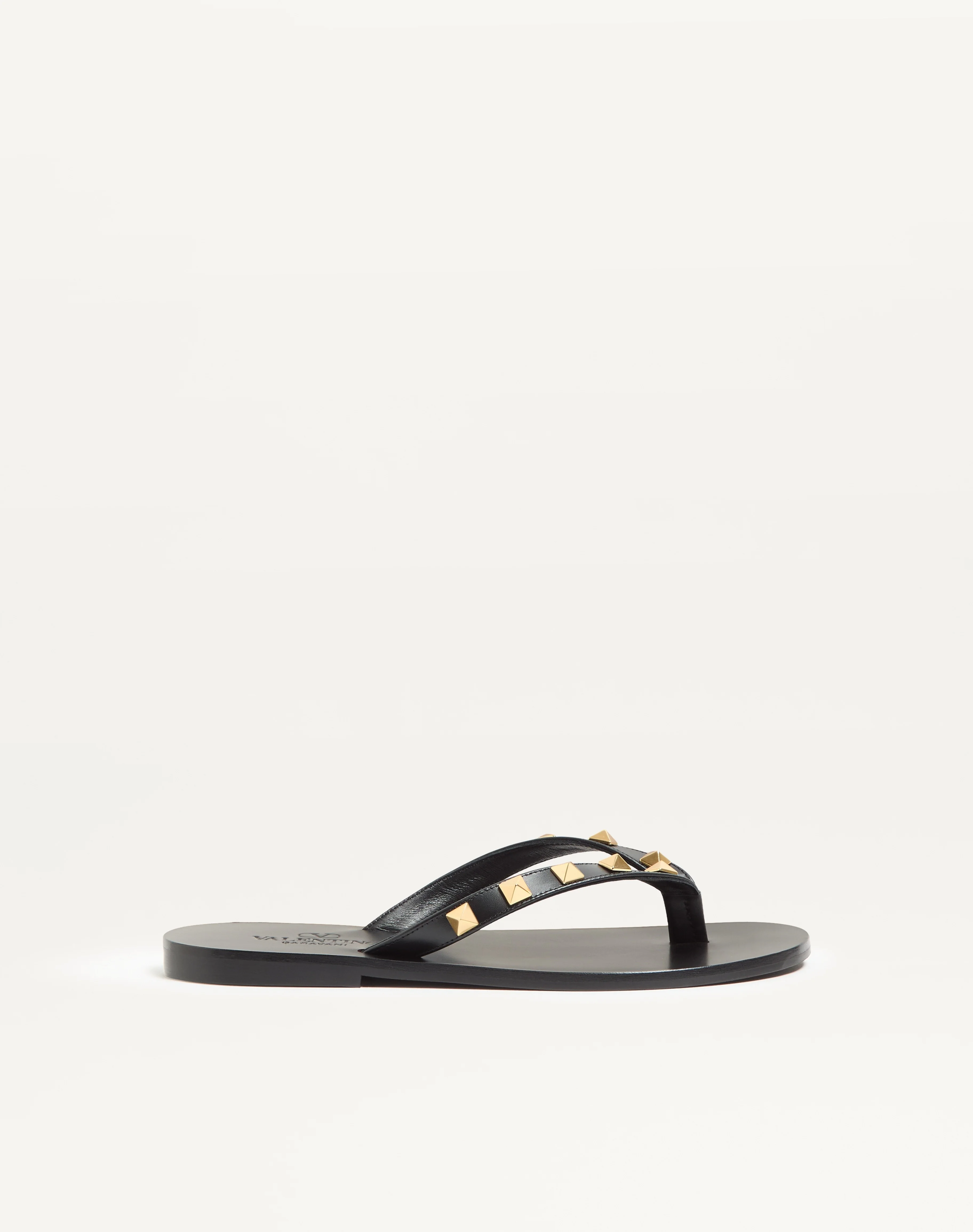 ROCKSTUD CALFSKIN THONG SANDAL 05MM - 1