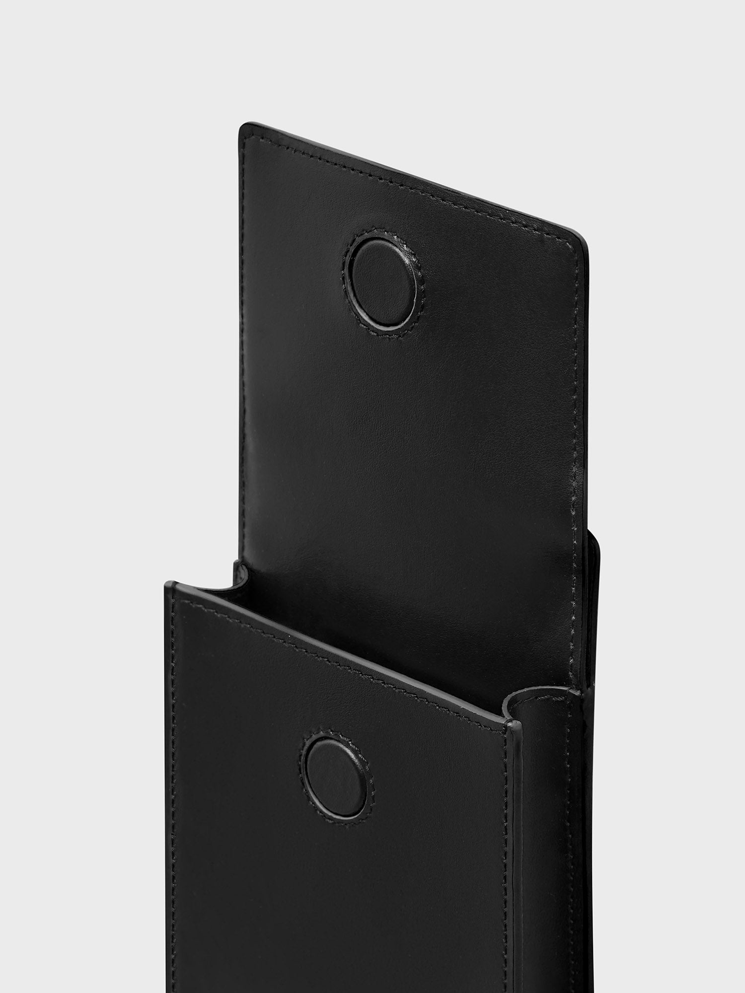 Biobased Passport Holder - Black - 4