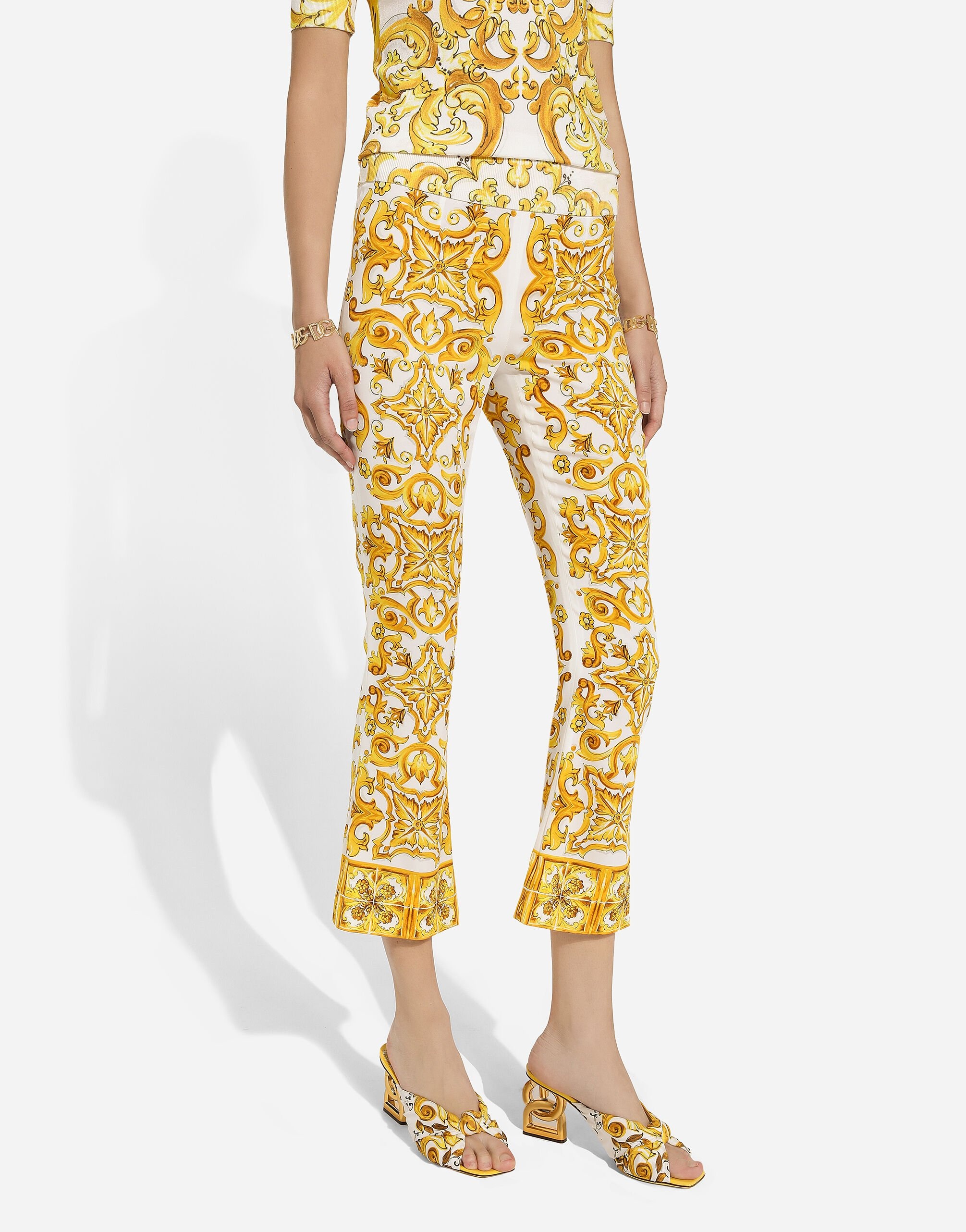 Trumpet-leg silk charmeuse pants with majolica print - 4