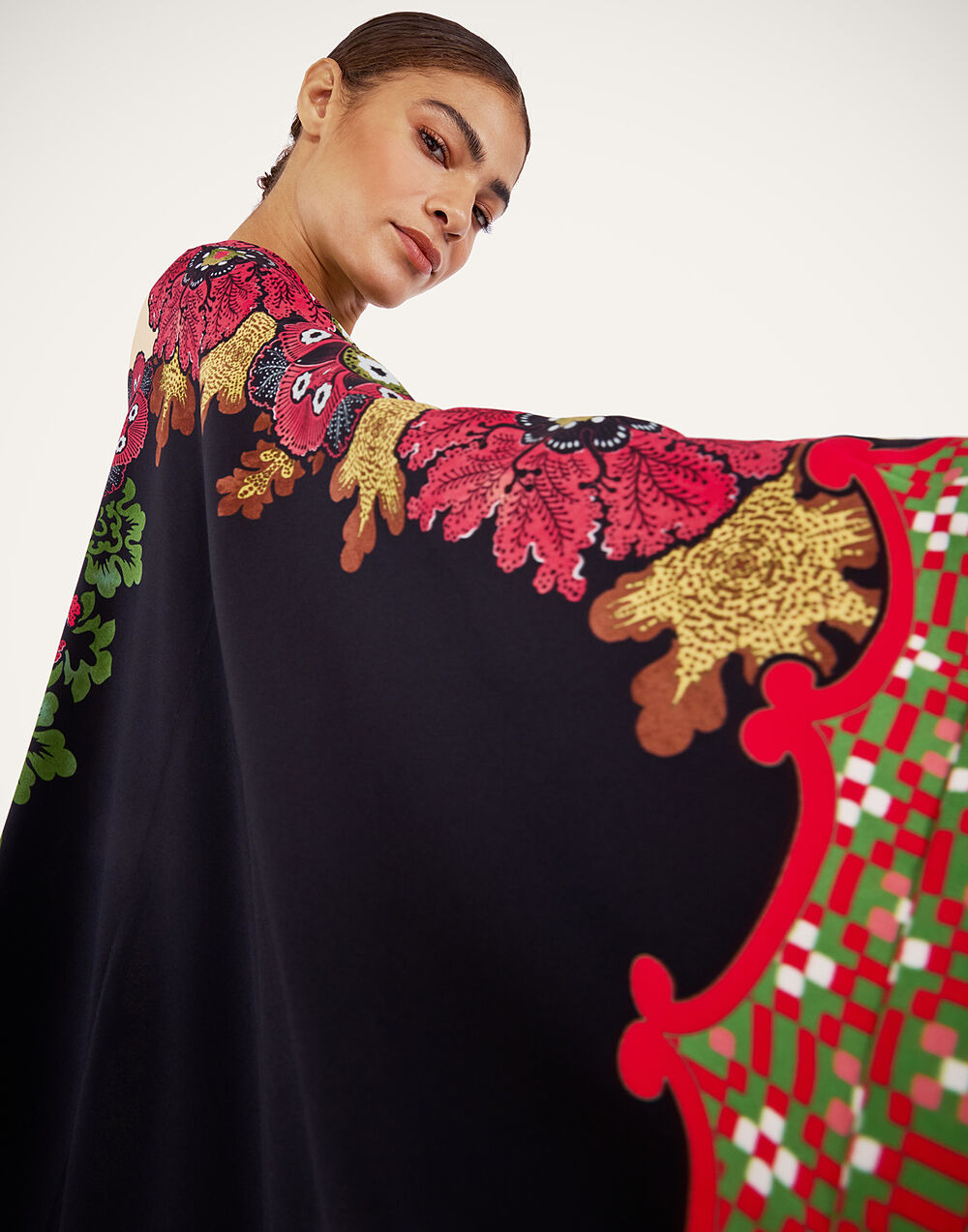 Karis Kaftan - 8