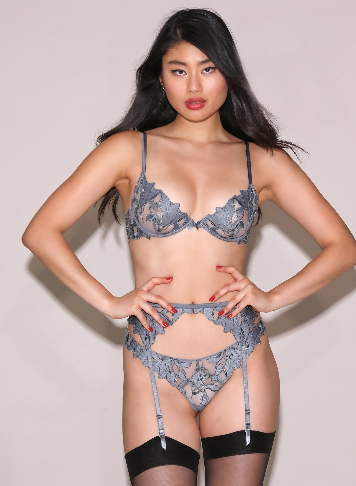 Lily Embroidery Plunge Demi Bra - 2