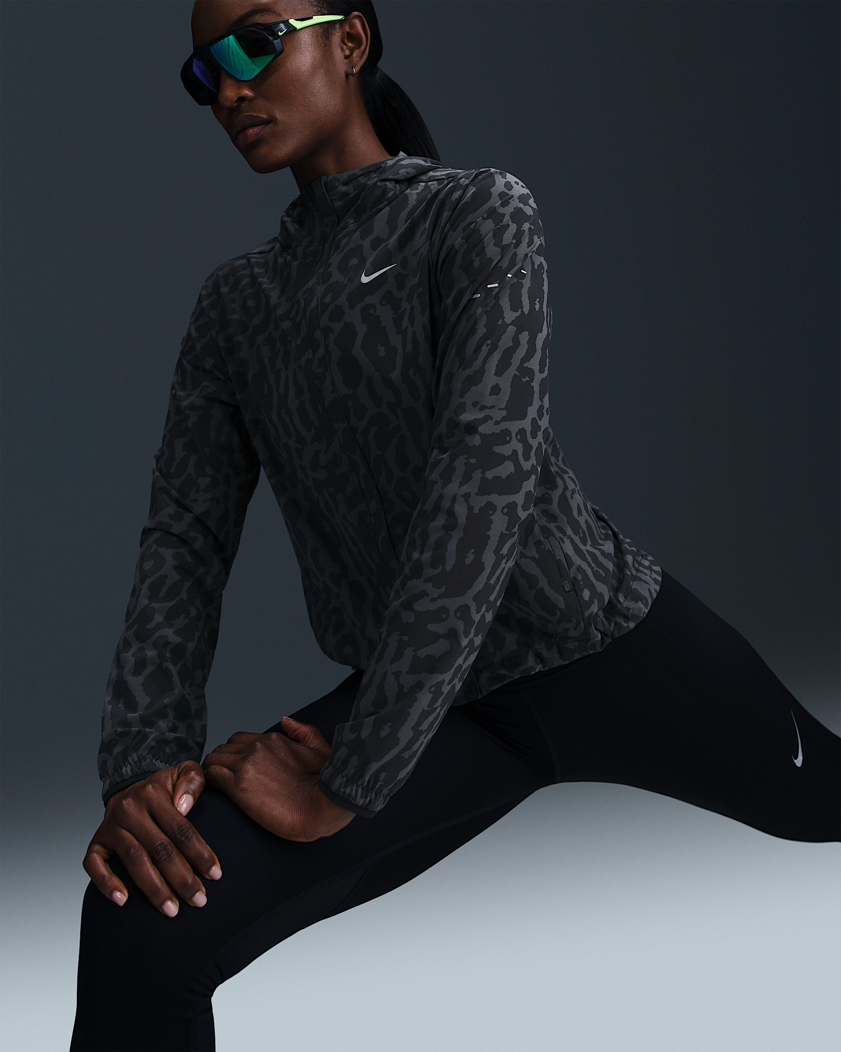 Nike Swift Women's Dri-FIT Packable Running Jacket - 3