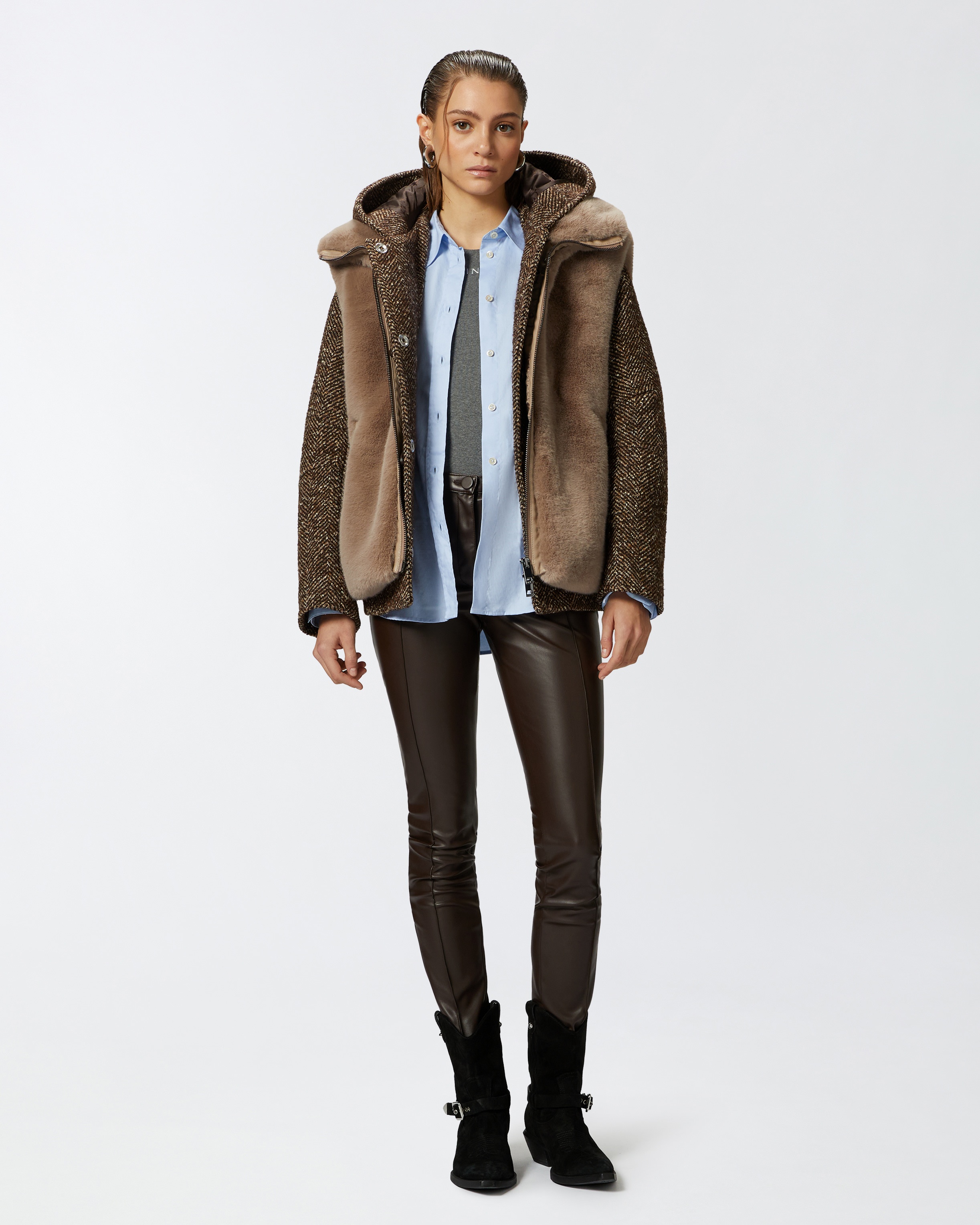 SLEEVELESS FAUX FUR JACKET WITH HIGH COLLAR. - 3