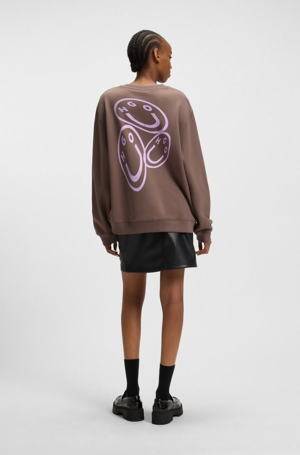 ALL-GENDER SWEATSHIRT WITH HAPPY HUGO ARTWORK - 4