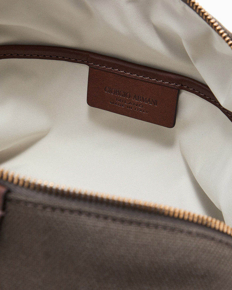 CANVAS AND LEATHER WASHBAG 3
