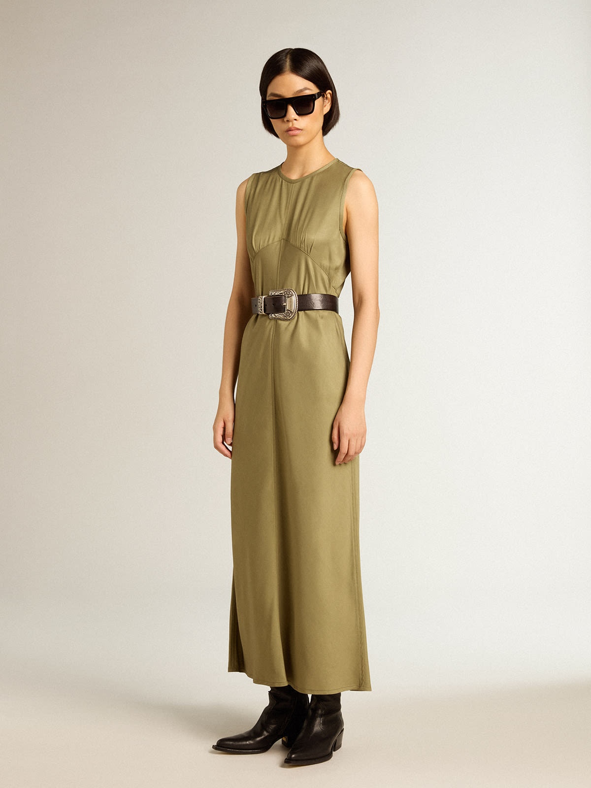 Olive-colored women's midi dress with zip fastening on the back - 3
