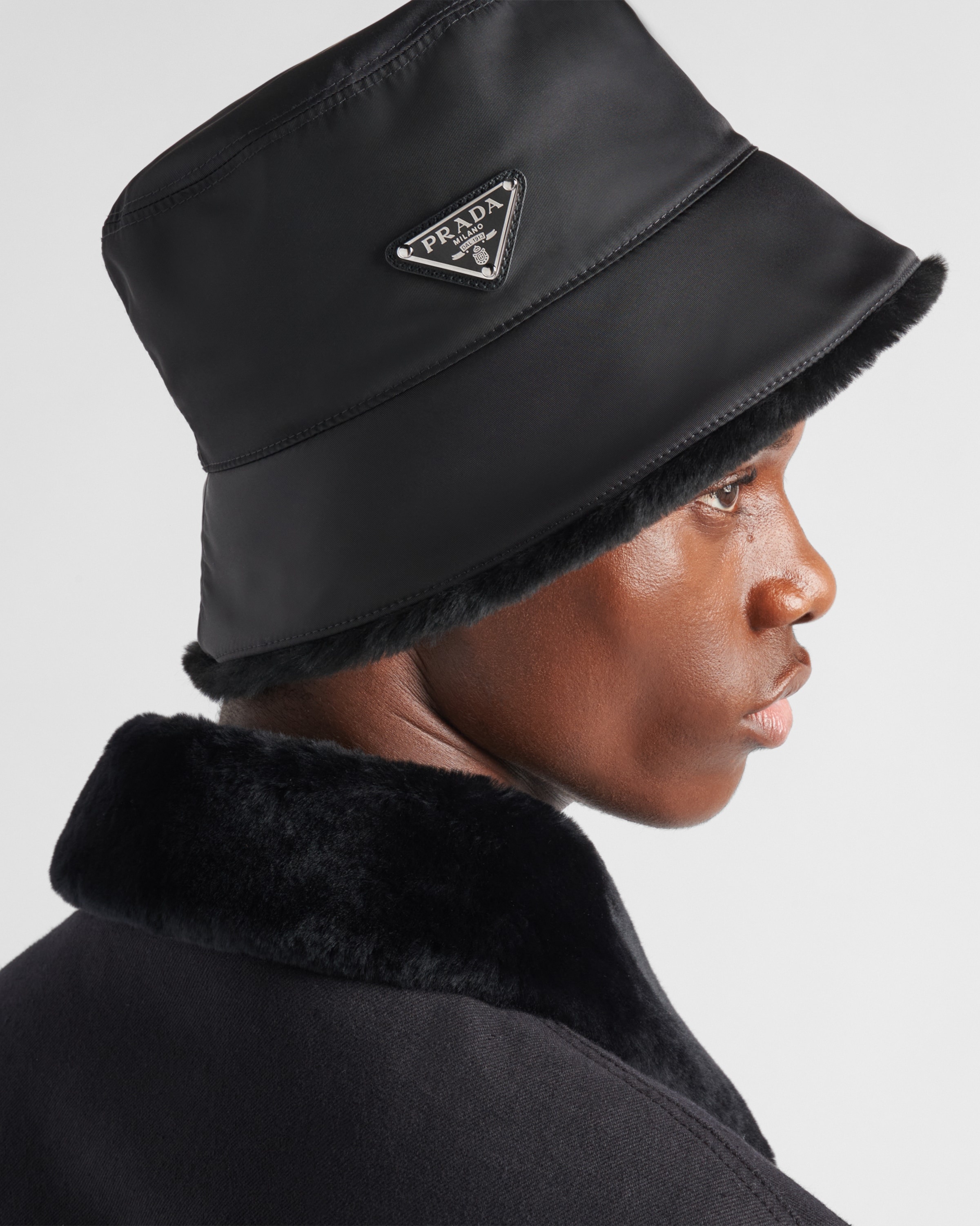 Re-Nylon and shearling bucket hat - 2